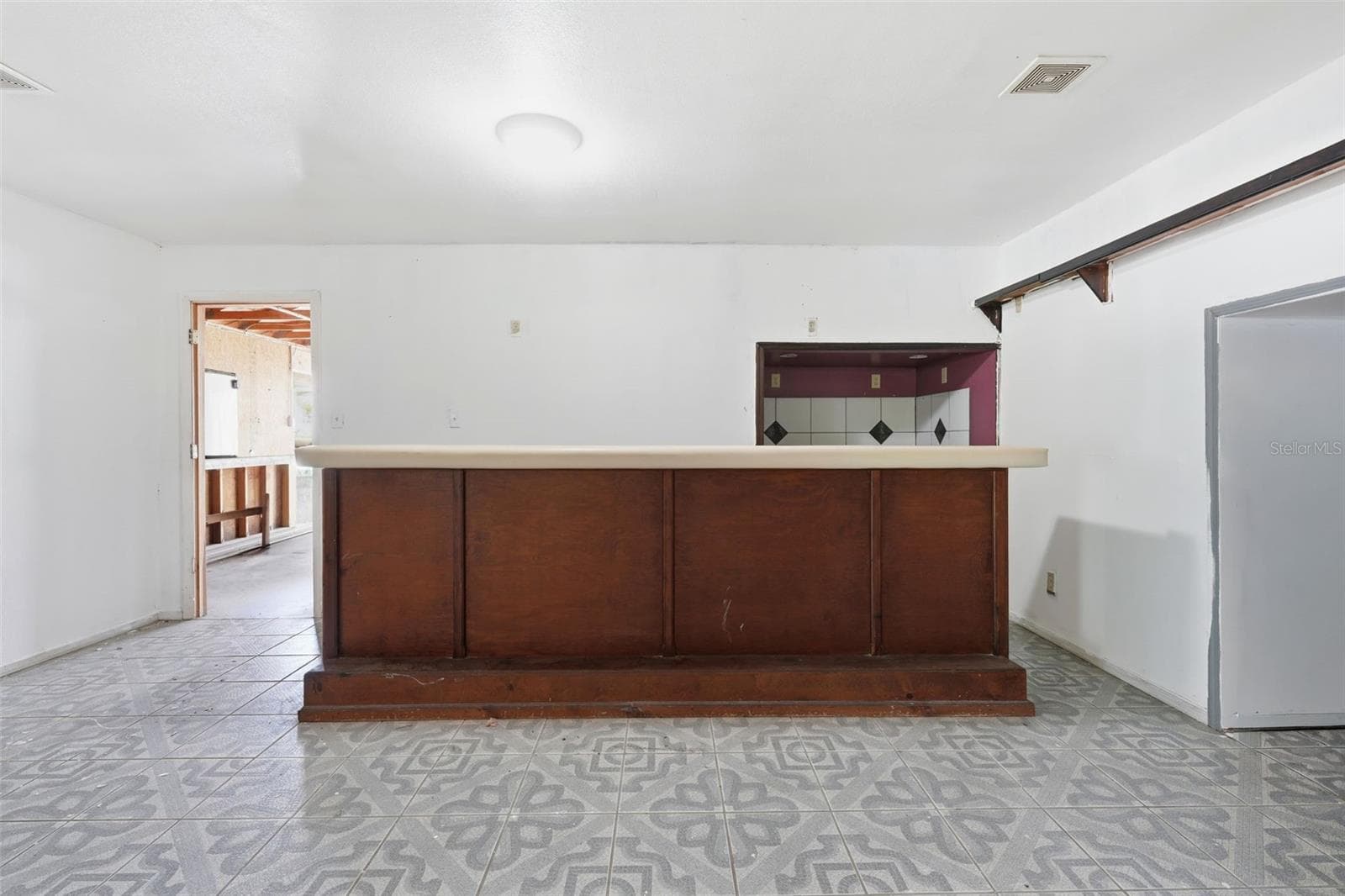 bar area behind the garage - 44945 2ND ST, DELAND
