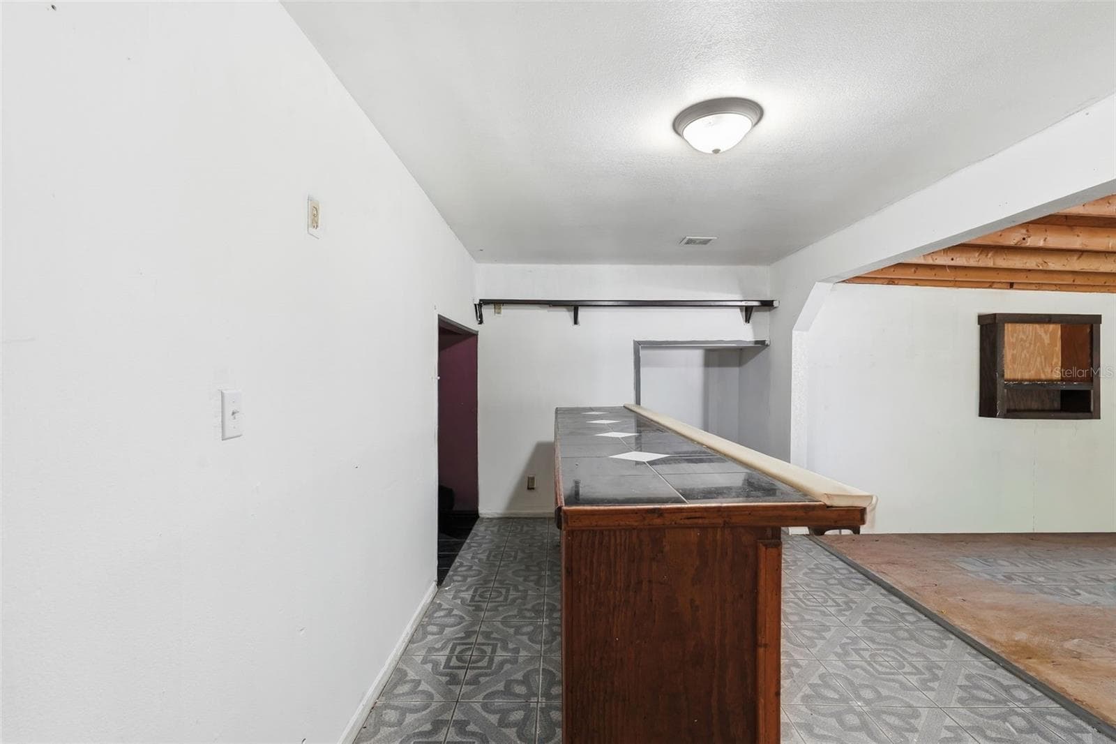 side view of the bar area - 44945 2ND ST, DELAND