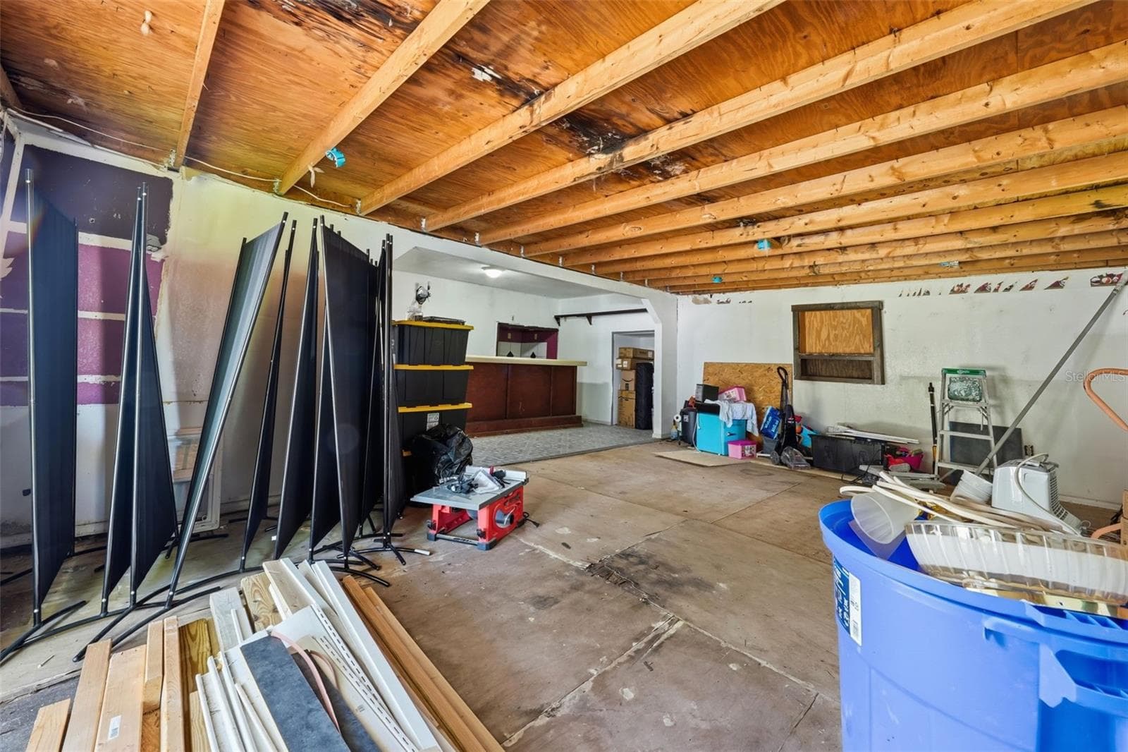 bonus space behind the garage in the bar area - 44945 2ND ST, DELAND