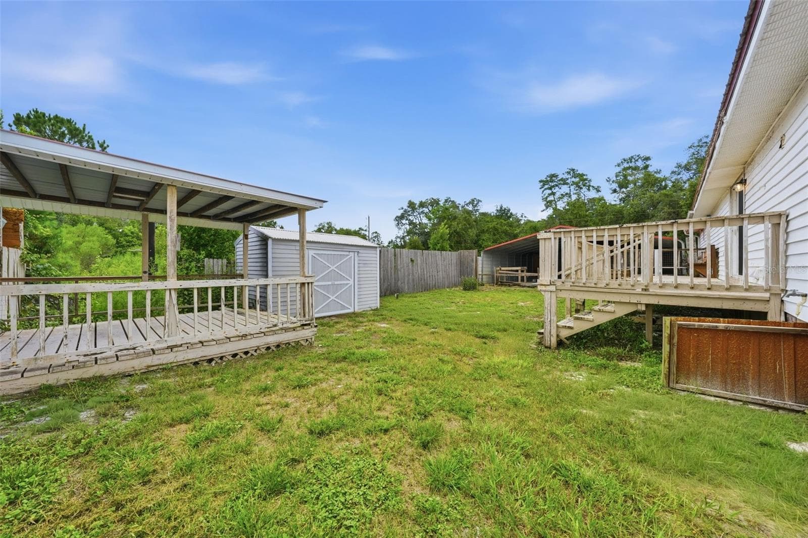 fenced back yard - 44945 2ND ST, DELAND