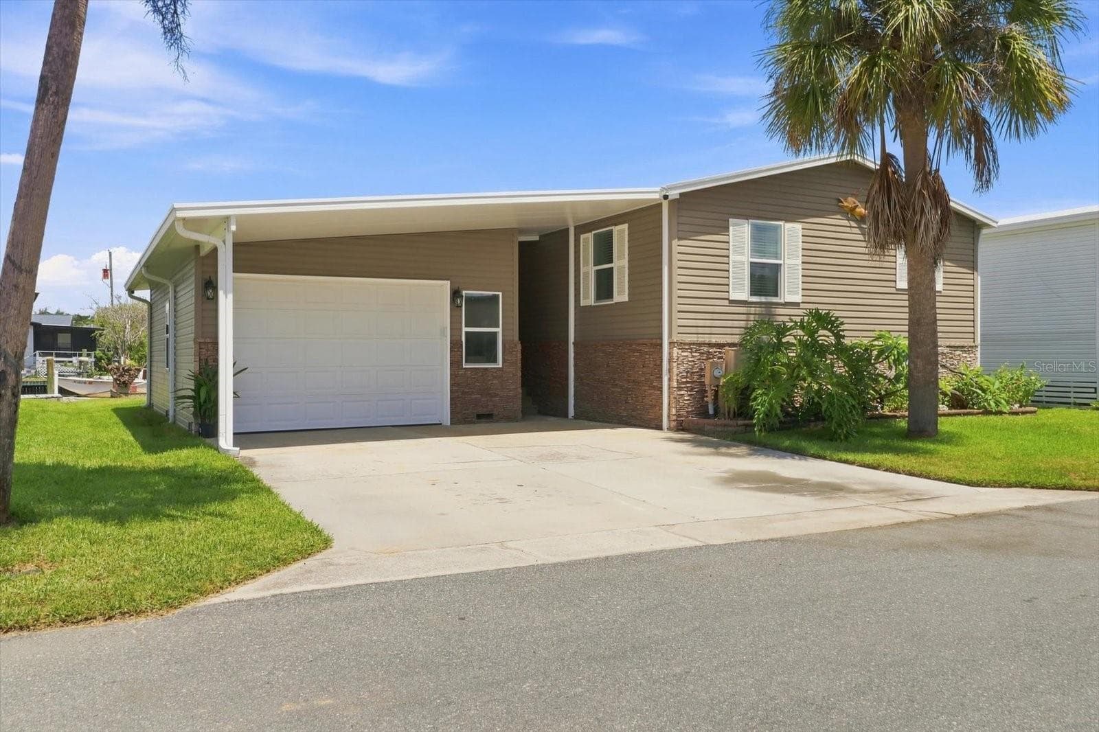 11639 W CLEARWATER CT