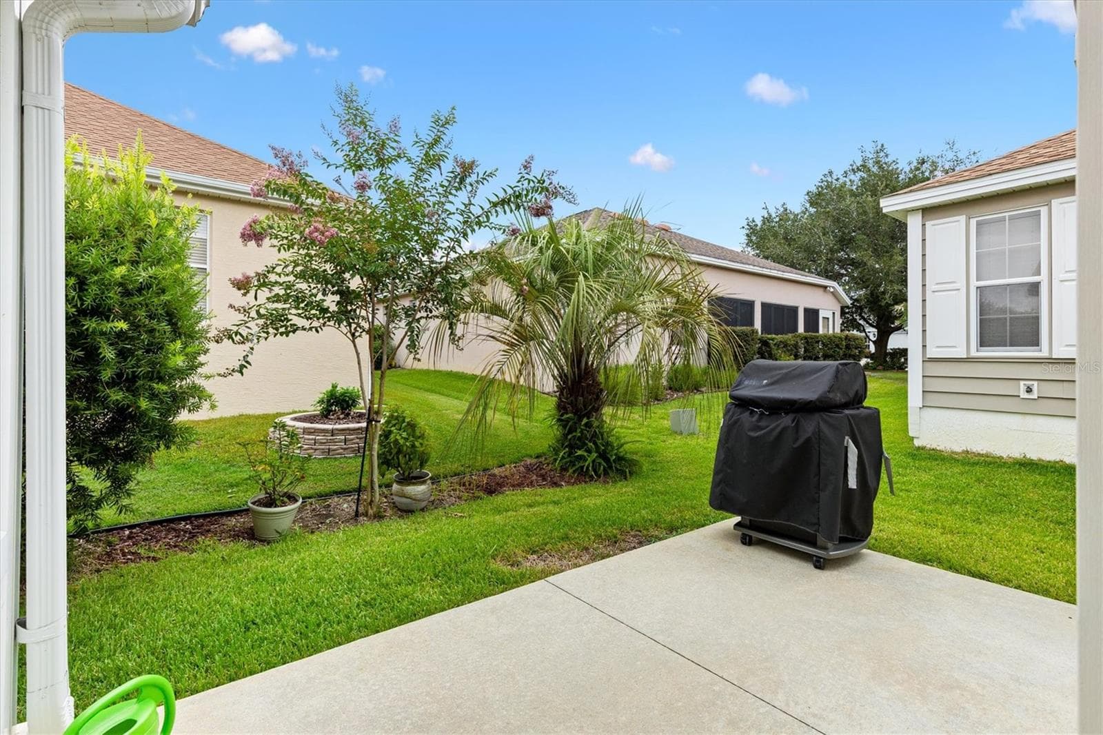 Patio in rear off lanai - 2494 FLINTSHIRE AVE, THE VILLAGES