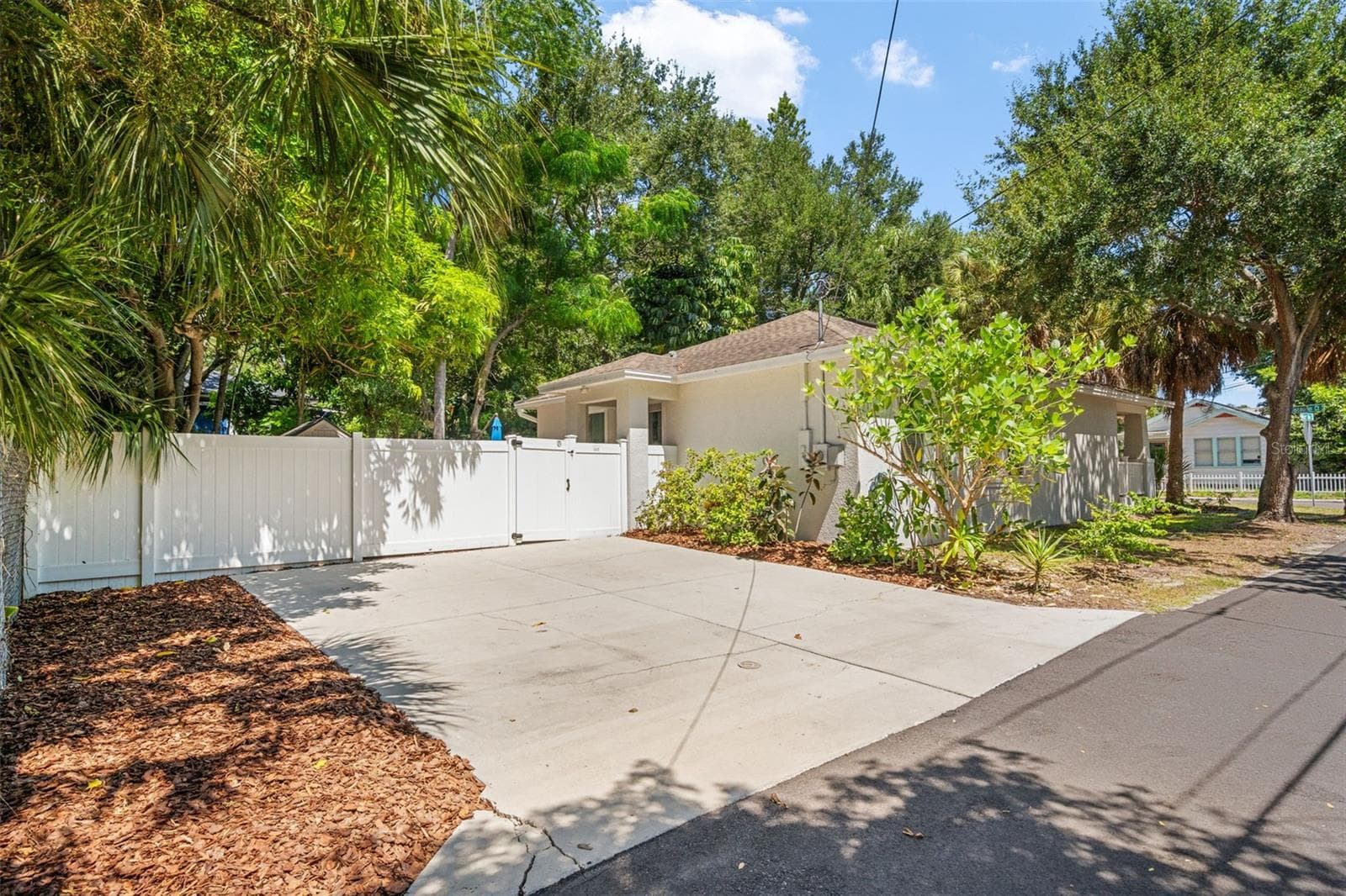Single Family Residence at 325 WISCONSIN CT S, ST PETERSBURG, photo 4 of 32