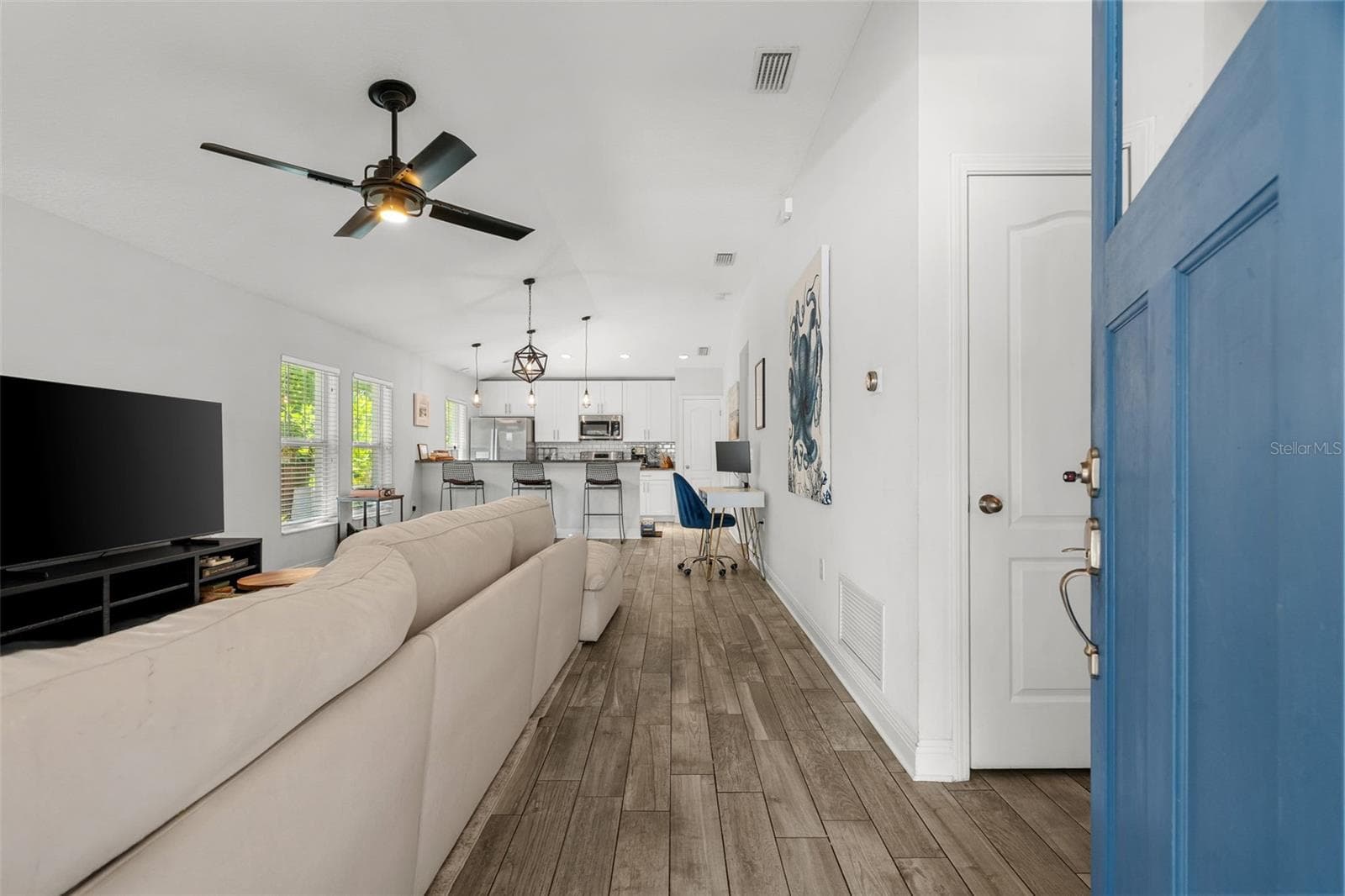 Single Family Residence at 325 WISCONSIN CT S, ST PETERSBURG, photo 6 of 32