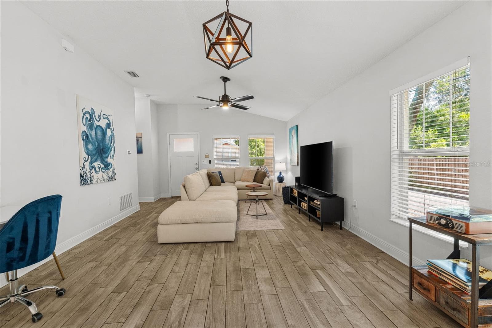 Single Family Residence at 325 WISCONSIN CT S, ST PETERSBURG, photo 9 of 32