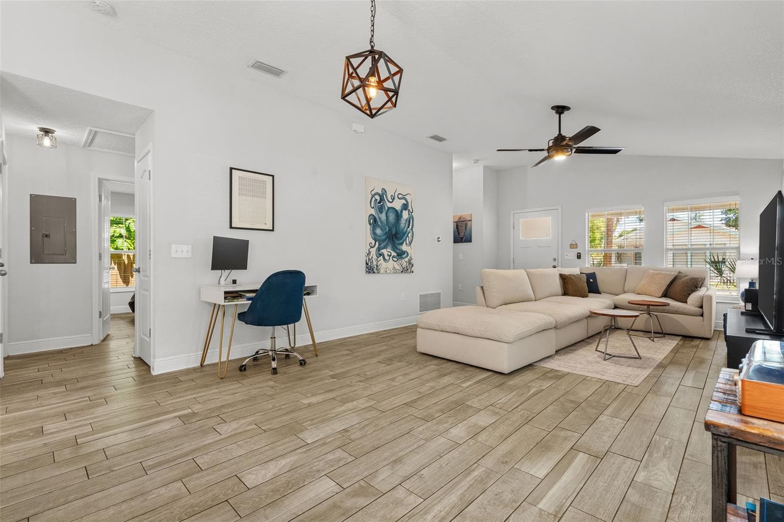 Single Family Residence at 325 WISCONSIN CT S, ST PETERSBURG, photo 10 of 32