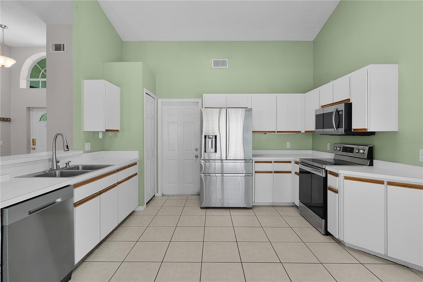 Kitchen - 40045 PALM ST, LADY LAKE