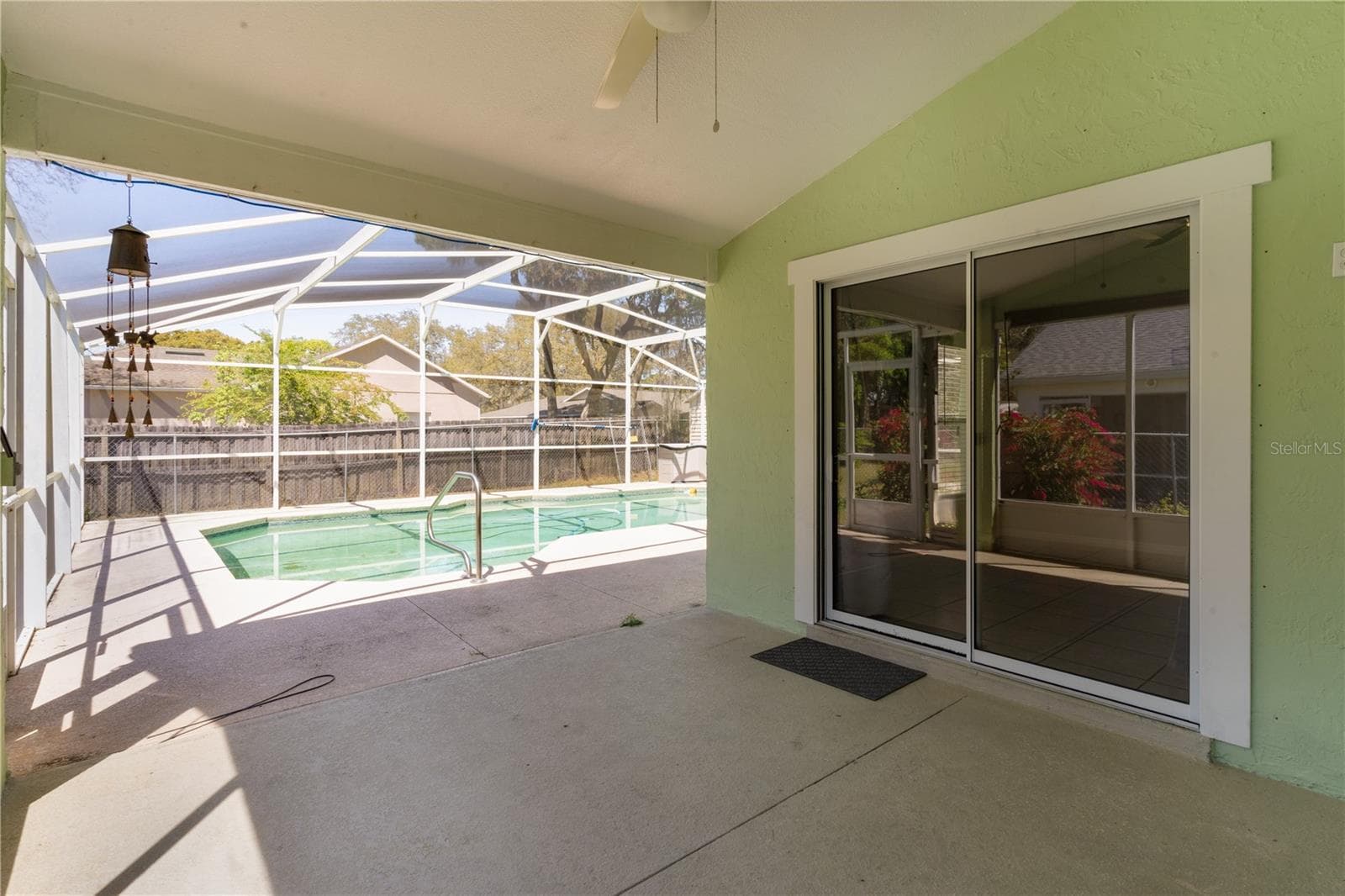 Screen patio - 40045 PALM ST, LADY LAKE