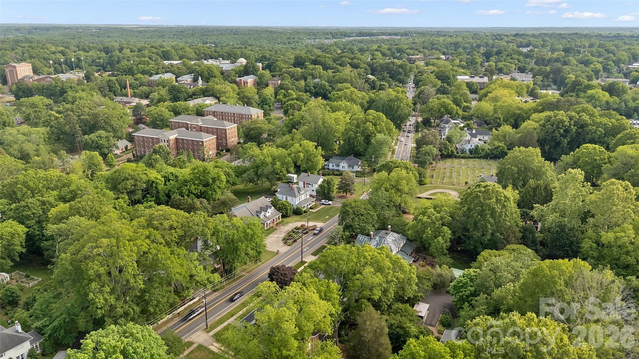 Walkable to downtown Davidson - 602 N Main Street, Davidson
