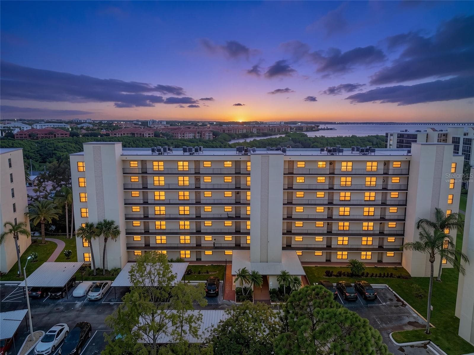 900 COVE CAY DR #2B