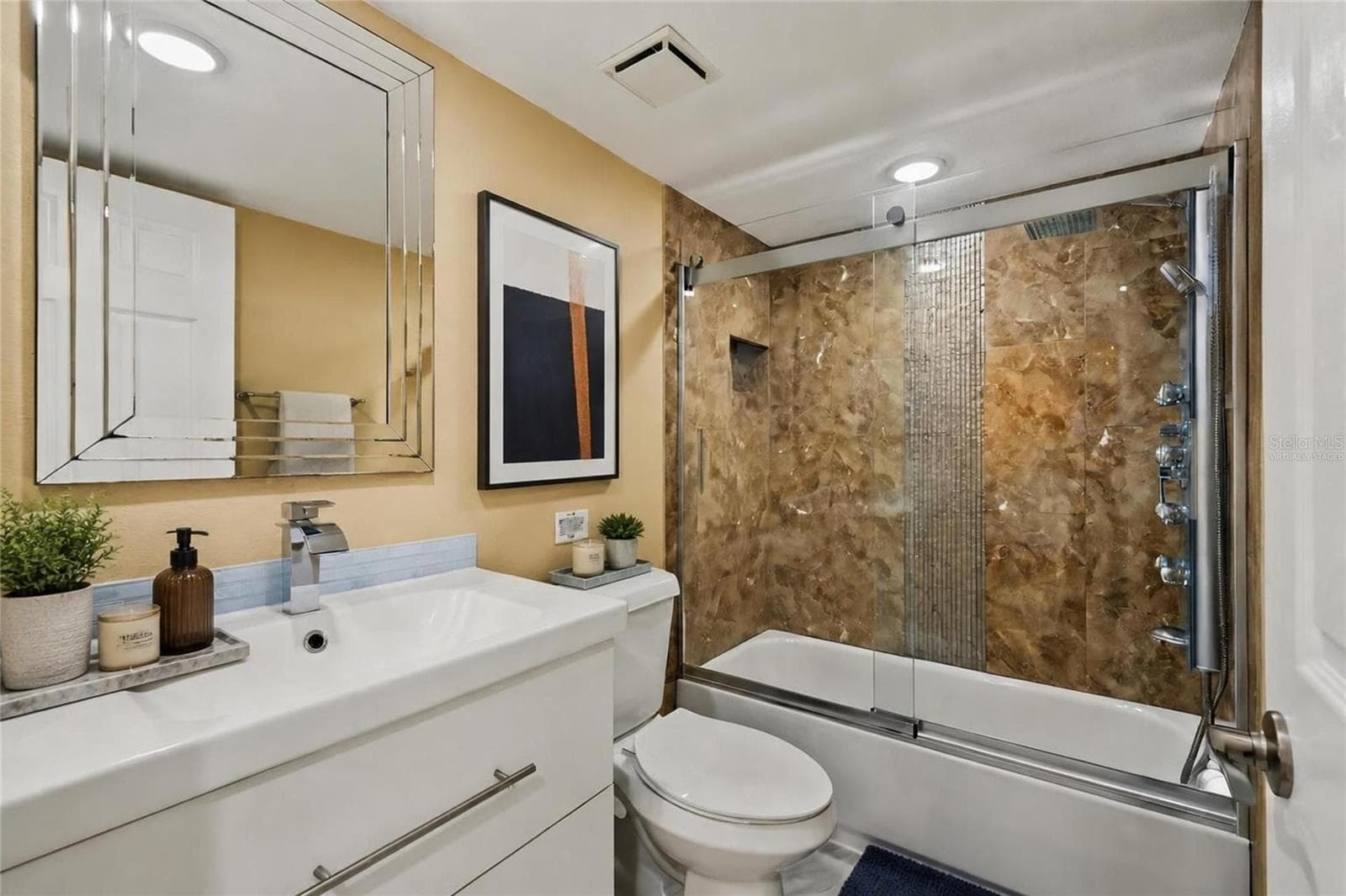 virtually staged - 900 COVE CAY DR #2B, CLEARWATER