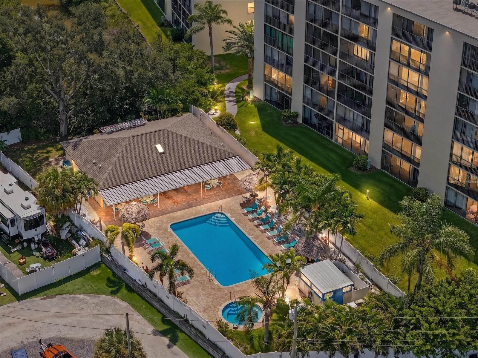 virtually staged - 900 COVE CAY DR #2B, CLEARWATER