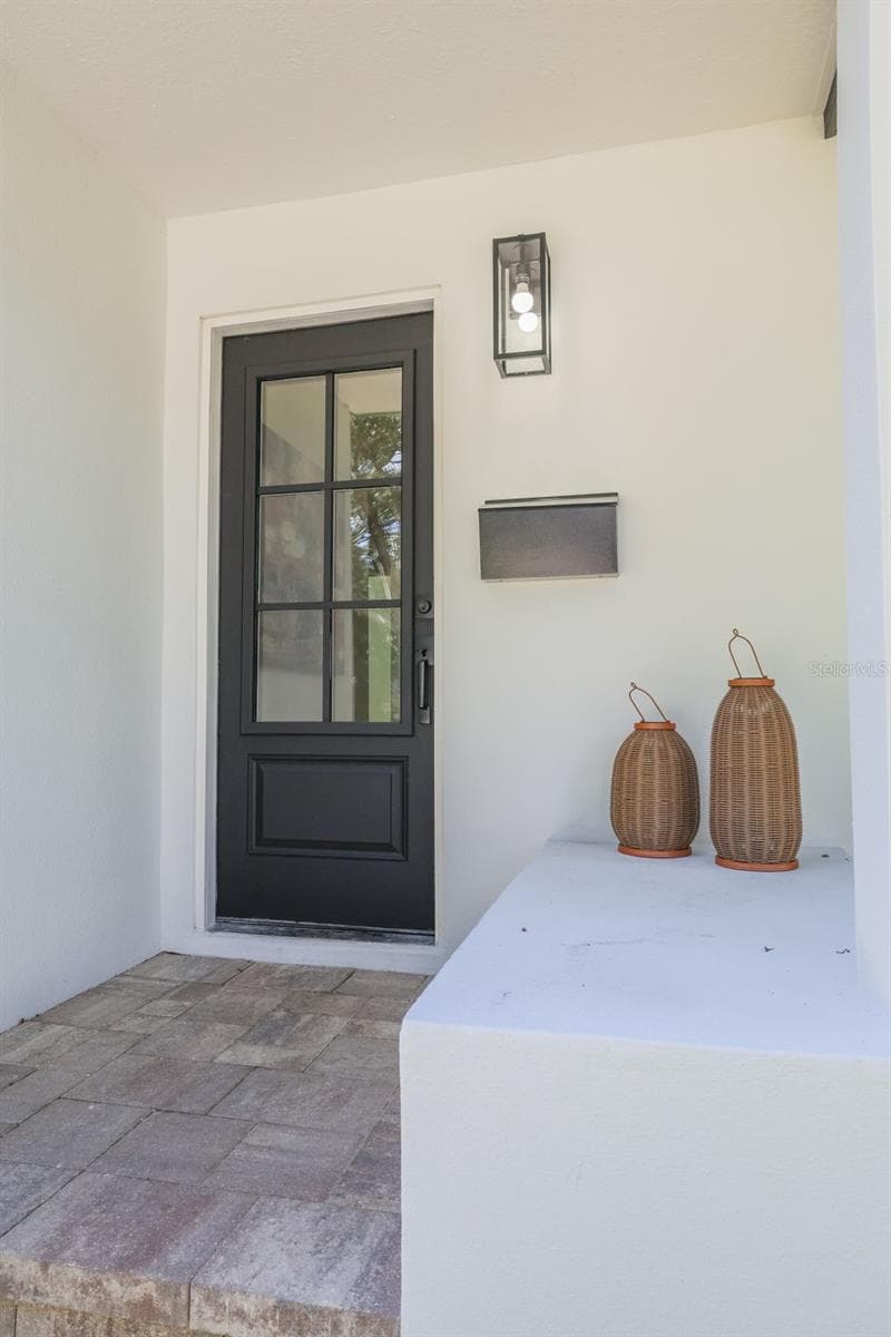 Single Family Residence at 1426 15TH ST N, ST PETERSBURG, photo 6 of 33