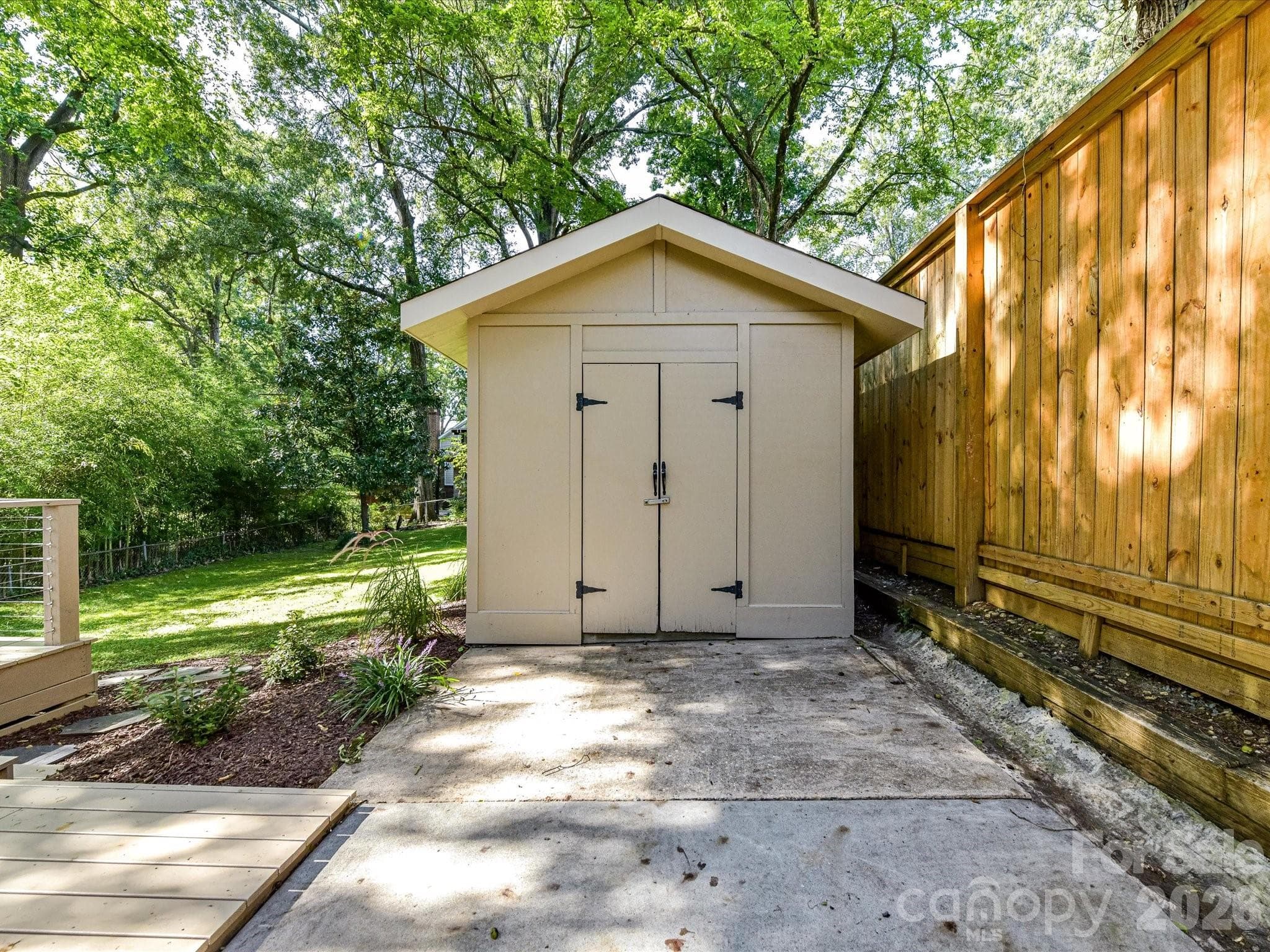 Single Family Residence at 1824 Chestnut Avenue, Charlotte, photo 27 of 38