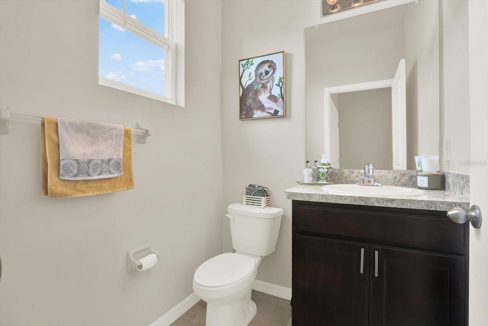 1/2 bath off family room - 6723 DEVESTA LOOP, PALMETTO