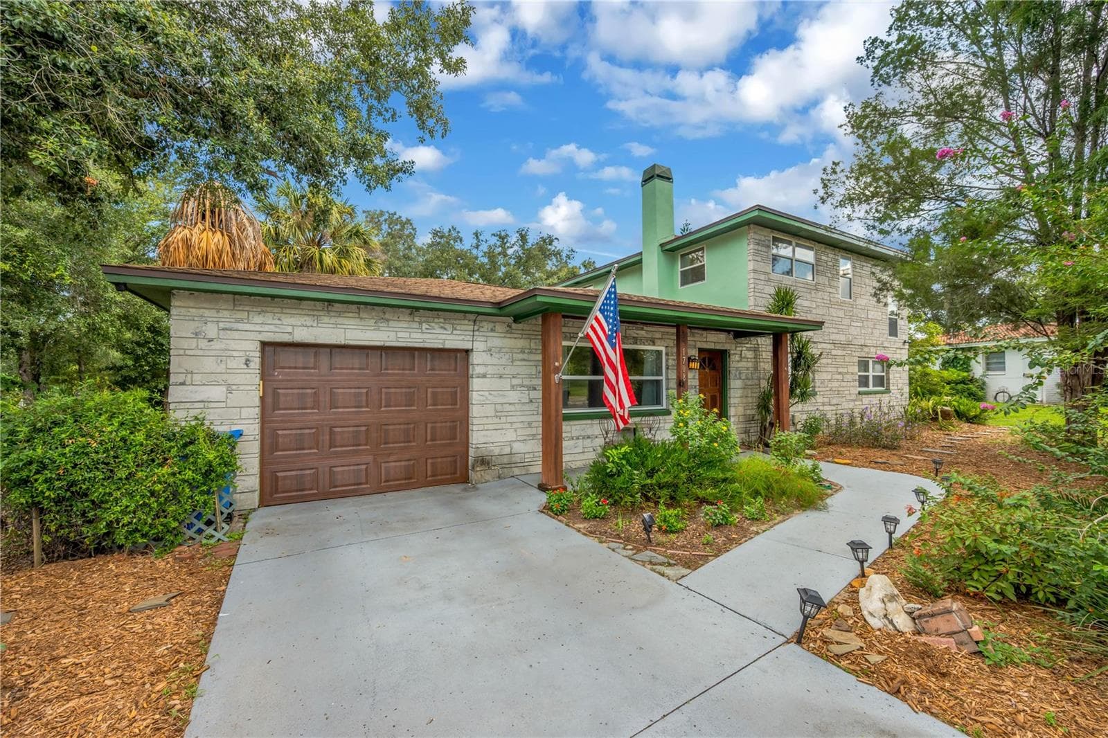 1708 WOODBINE DR