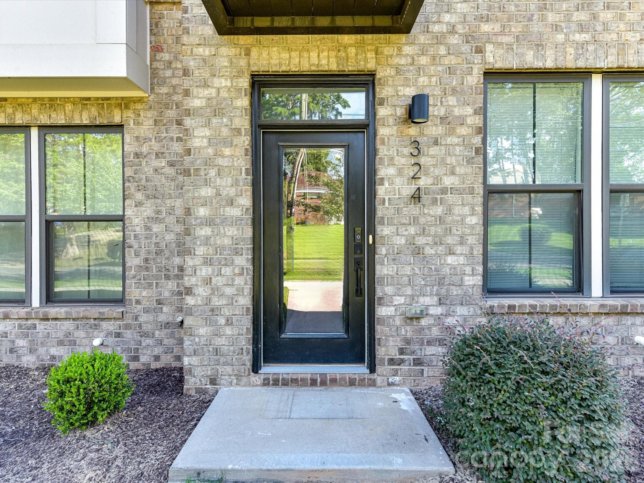 Townhouse at 324 Yorkshire Drive, Charlotte, photo 3 of 34
