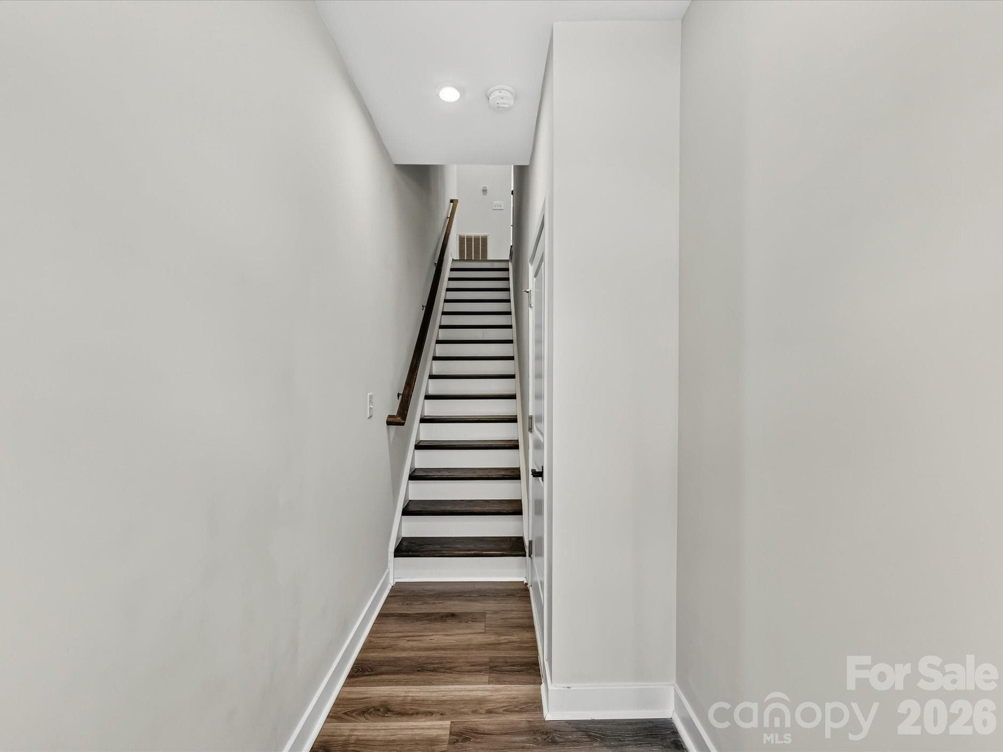 Townhouse at 324 Yorkshire Drive, Charlotte, photo 4 of 34