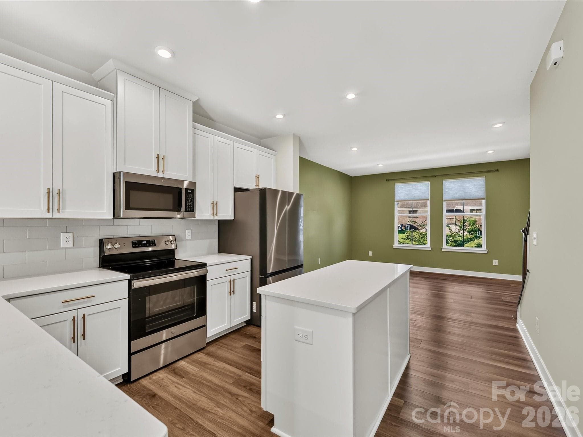 Townhouse at 324 Yorkshire Drive, Charlotte, photo 9 of 34
