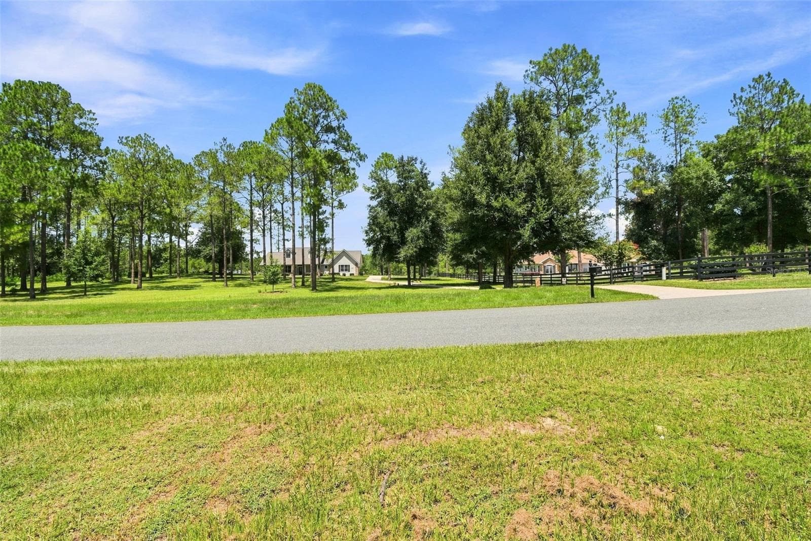 Community zoned for horses - 24150 GREENWOOD XING, EUSTIS