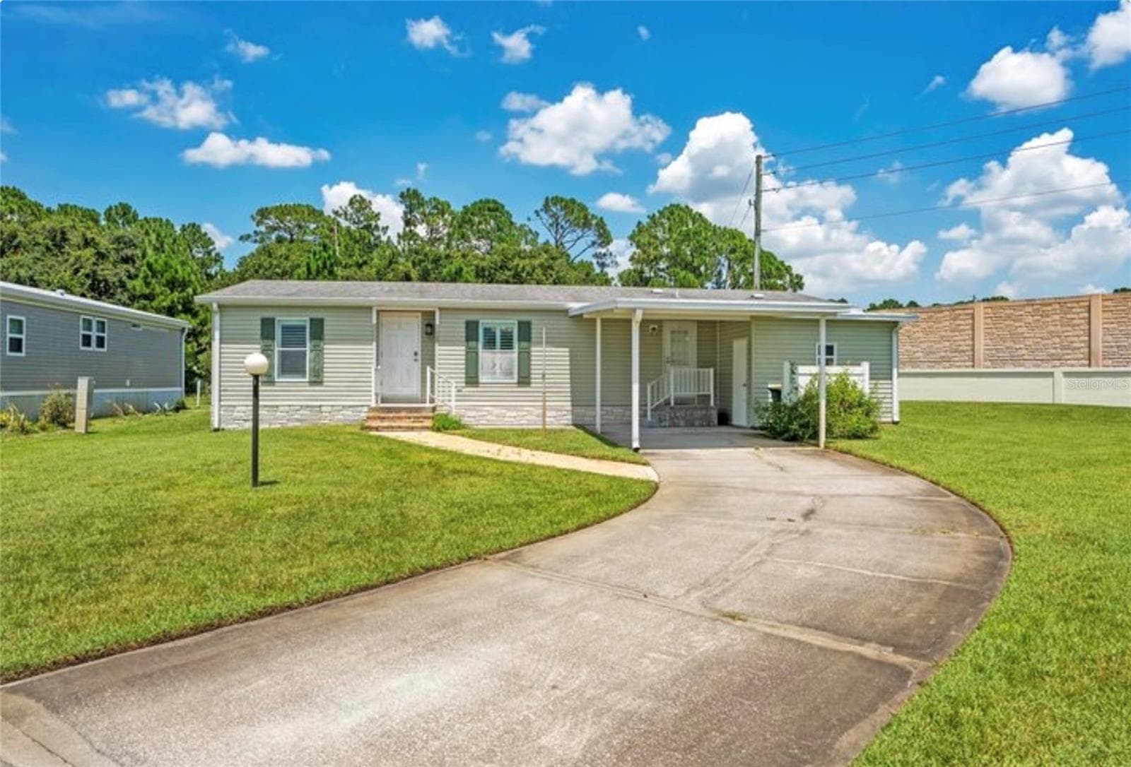 585 OUTER DR