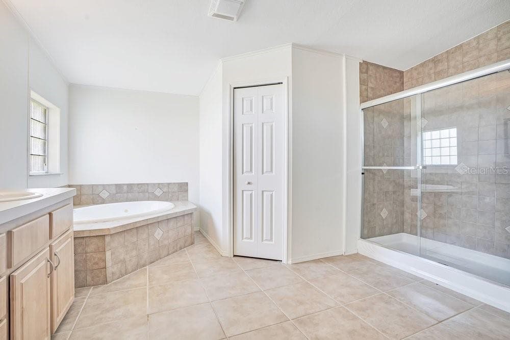 Manufactured Home at 585 OUTER DR, COCOA, photo 15 of 42