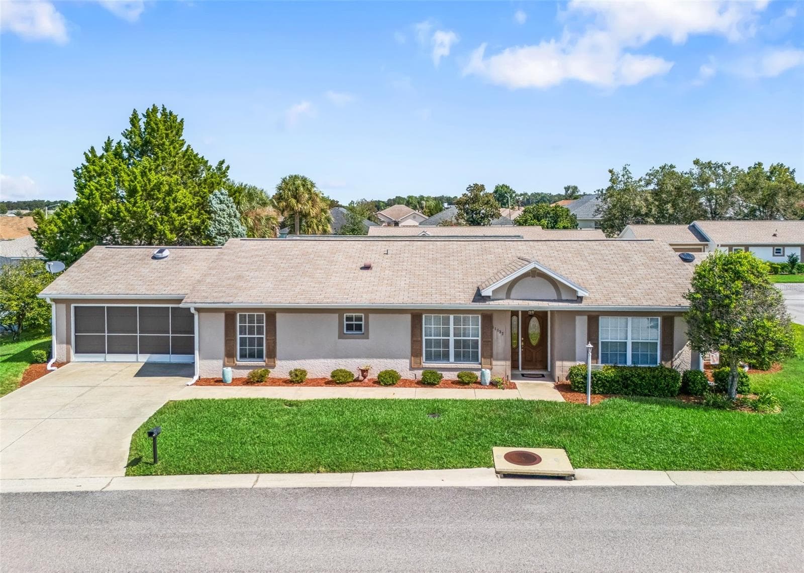 Professional landscaping - 11137 SE 174TH LOOP, SUMMERFIELD