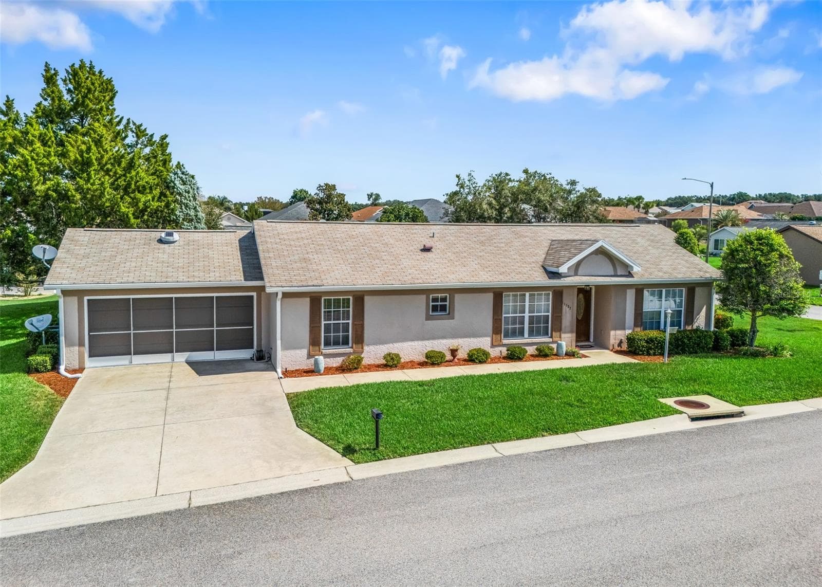 2 Car Garage w/Screen door - 11137 SE 174TH LOOP, SUMMERFIELD