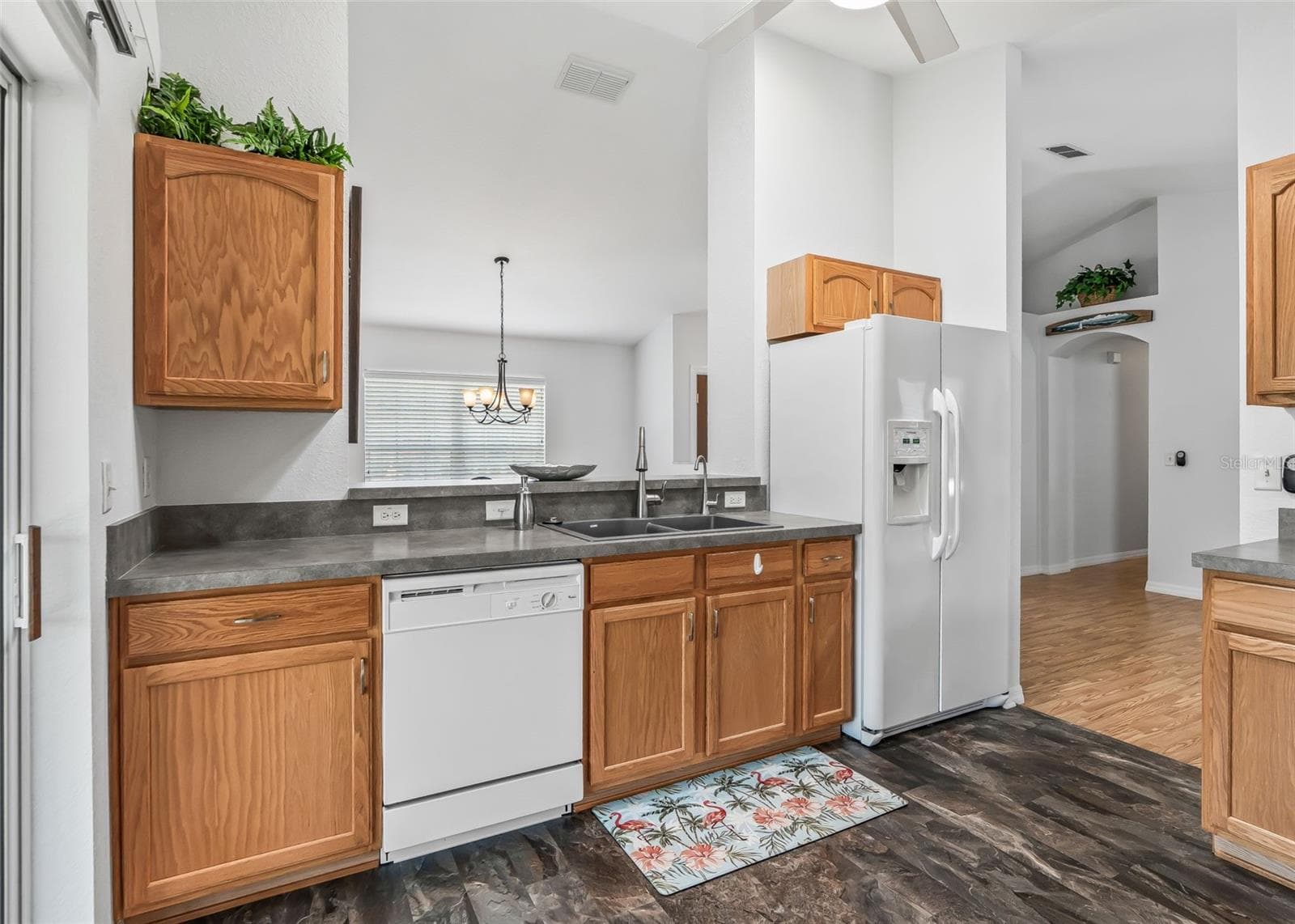 Large pass through to Dining area - 11137 SE 174TH LOOP, SUMMERFIELD