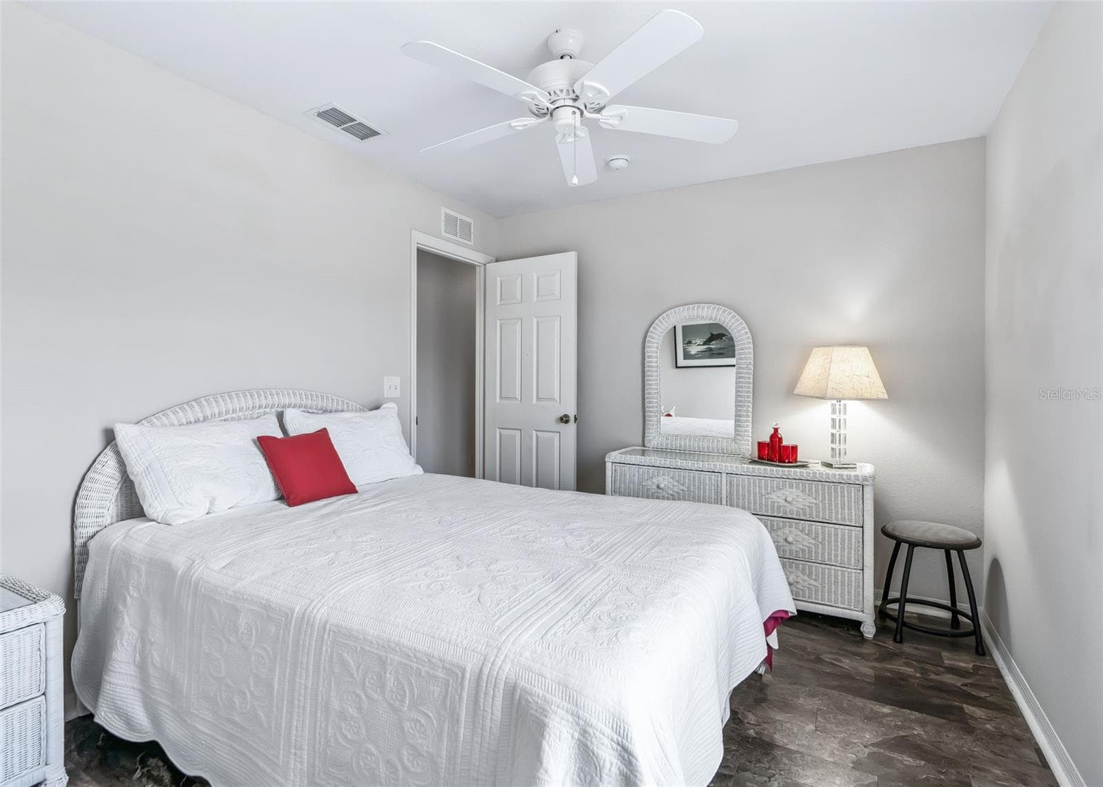 Bedroom 2 w/laminate flooring - 11137 SE 174TH LOOP, SUMMERFIELD