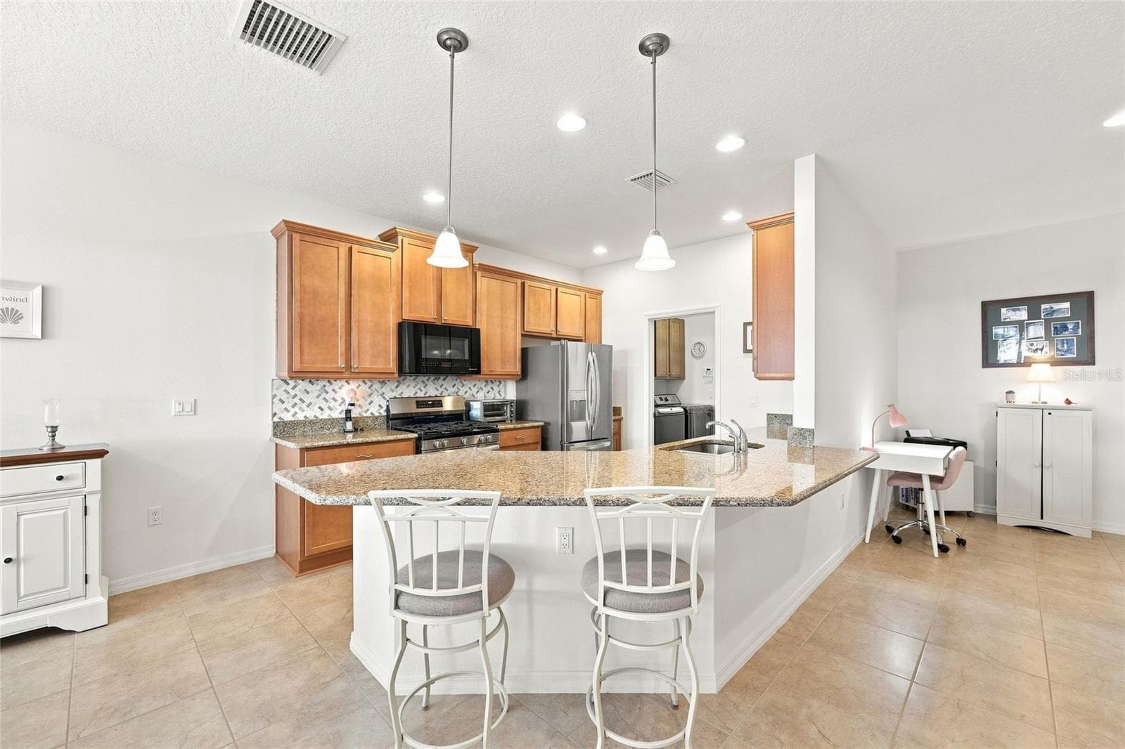 Single Family Residence at 381 SILVER MAPLE RD, GROVELAND, photo 11 of 46