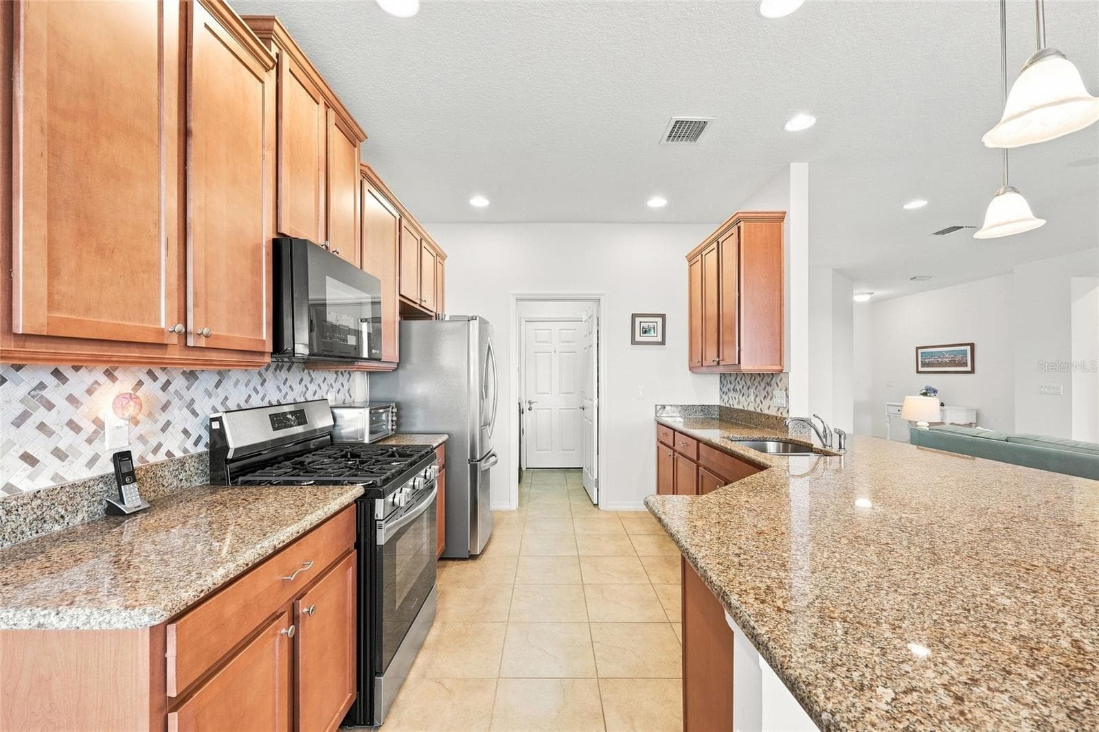 Single Family Residence at 381 SILVER MAPLE RD, GROVELAND, photo 12 of 46