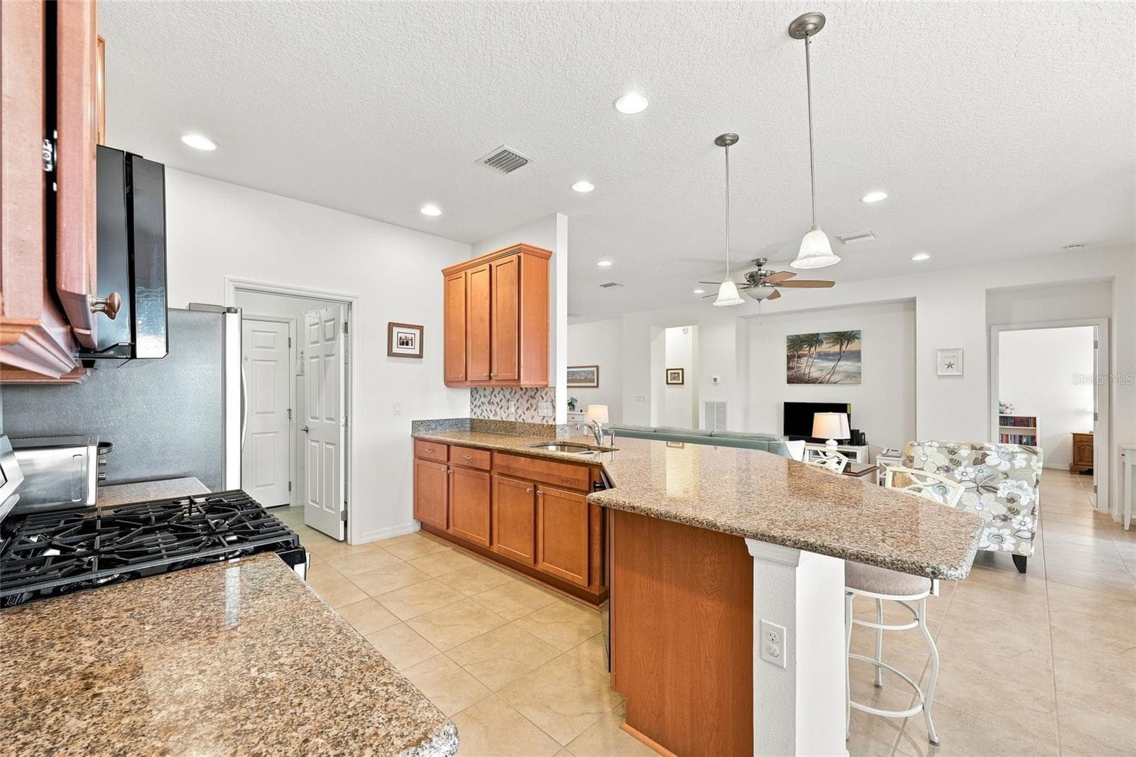 Single Family Residence at 381 SILVER MAPLE RD, GROVELAND, photo 14 of 46