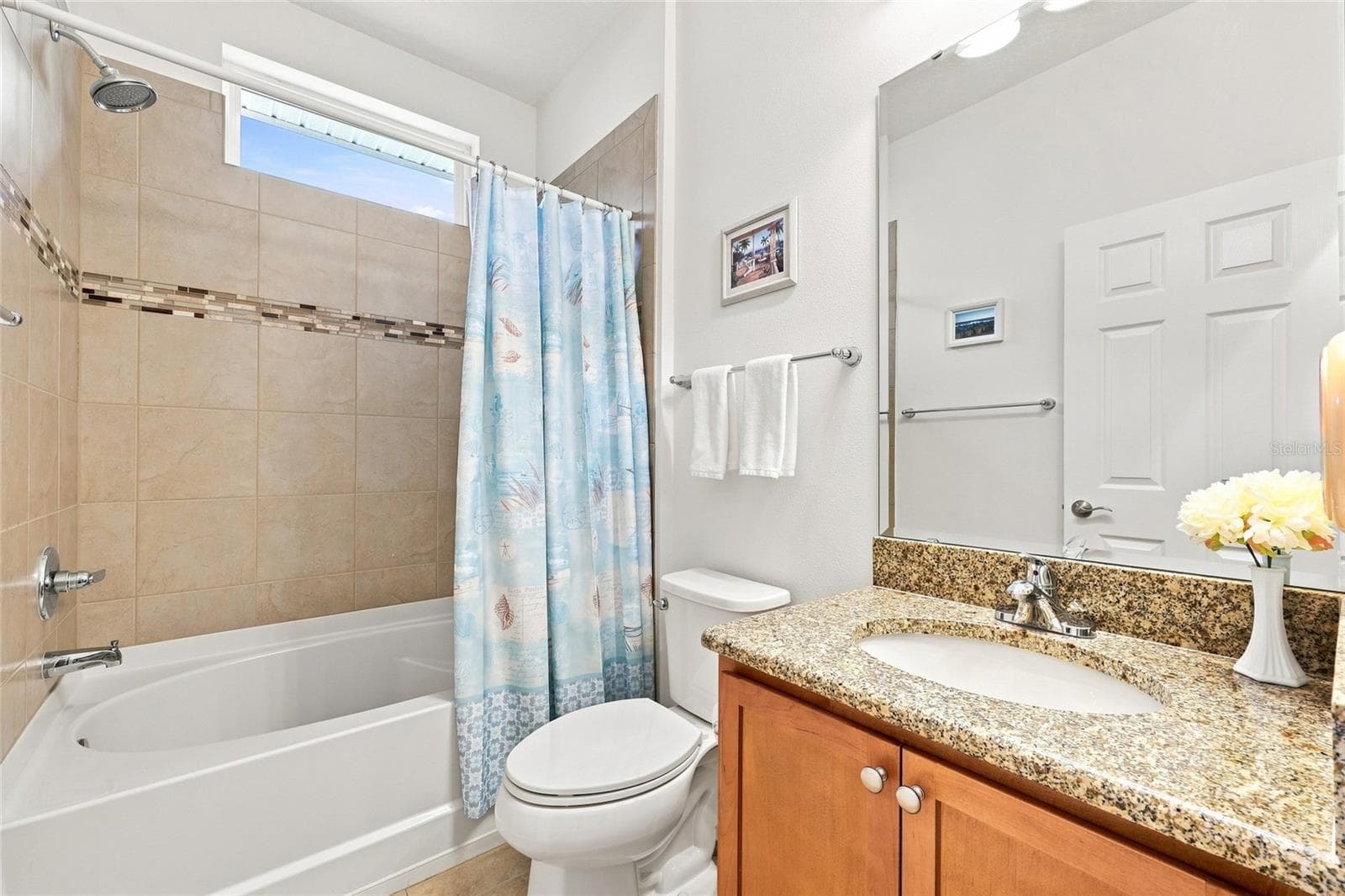 Guest Bath - 381 SILVER MAPLE RD, GROVELAND