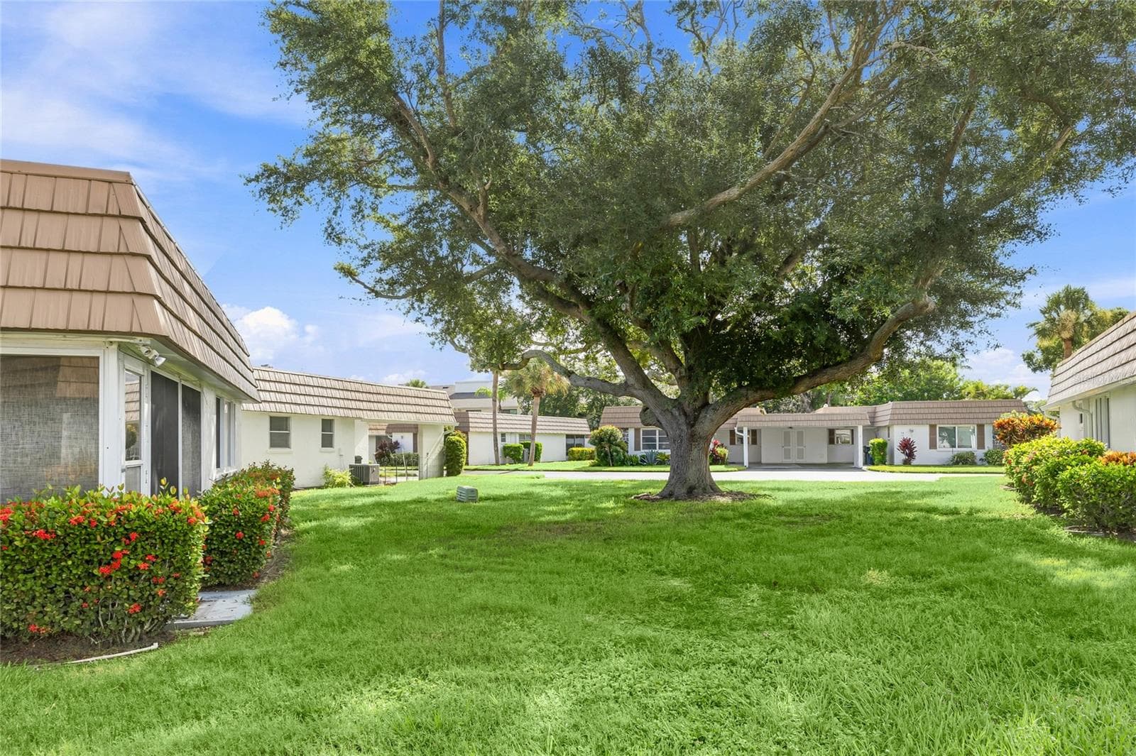 Villa at 2740 RIVERBLUFF PKWY #V107, SARASOTA, photo 23 of 48
