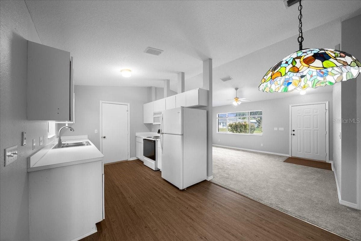 kitchen - 9912 SW 61ST CT, OCALA