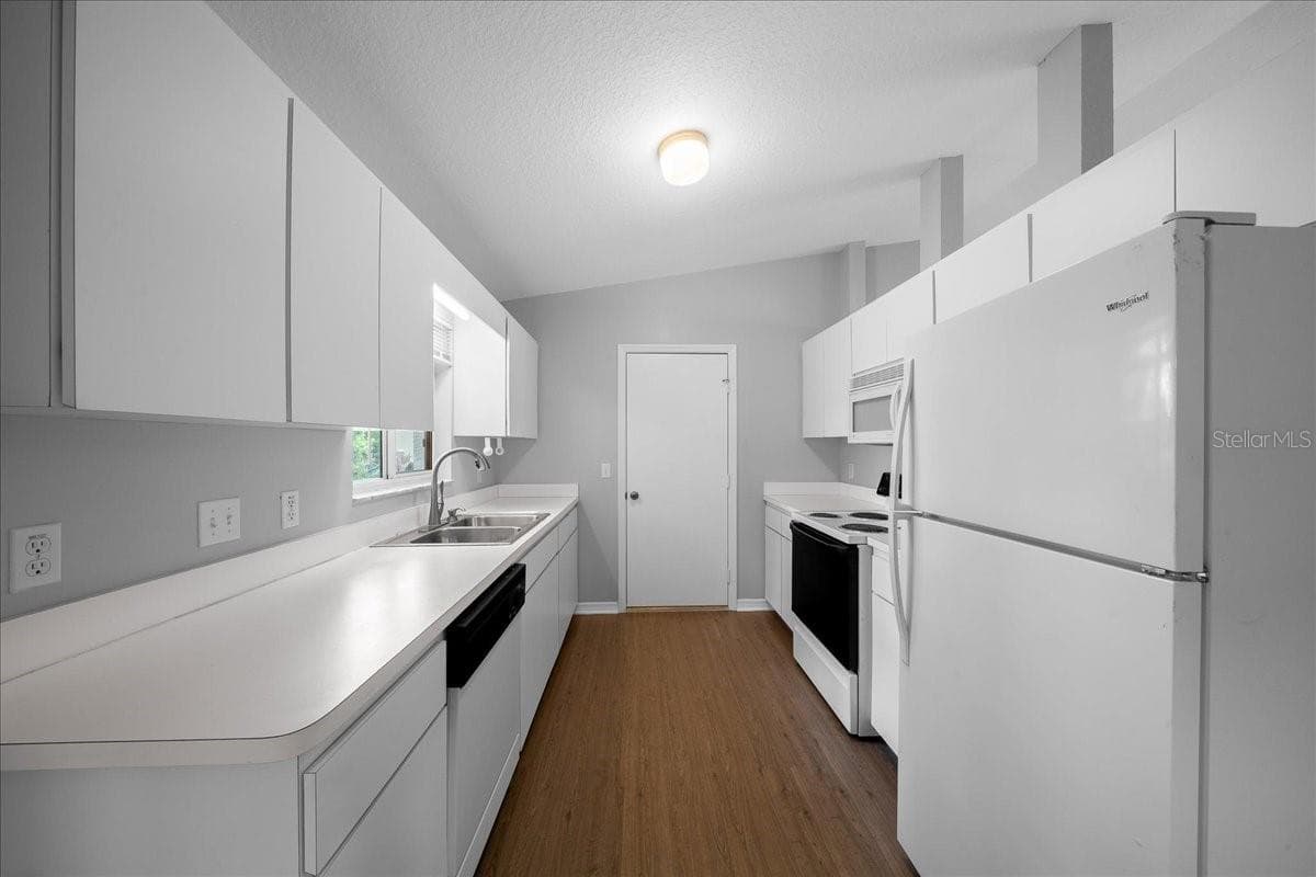 kitchen - 9912 SW 61ST CT, OCALA