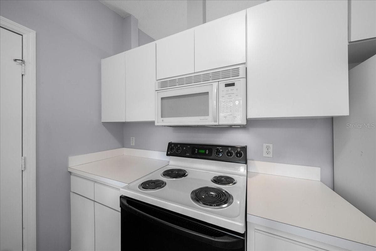 kitchen - 9912 SW 61ST CT, OCALA