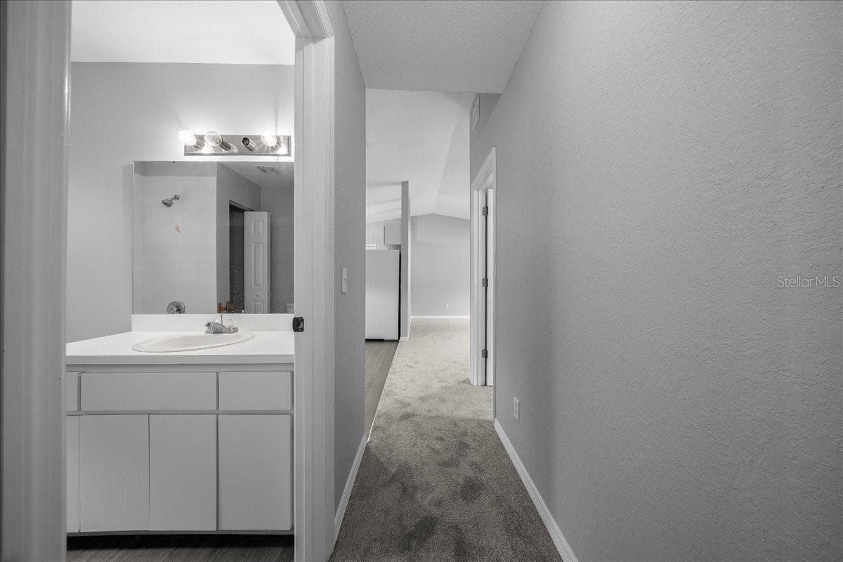 hallway - 9912 SW 61ST CT, OCALA