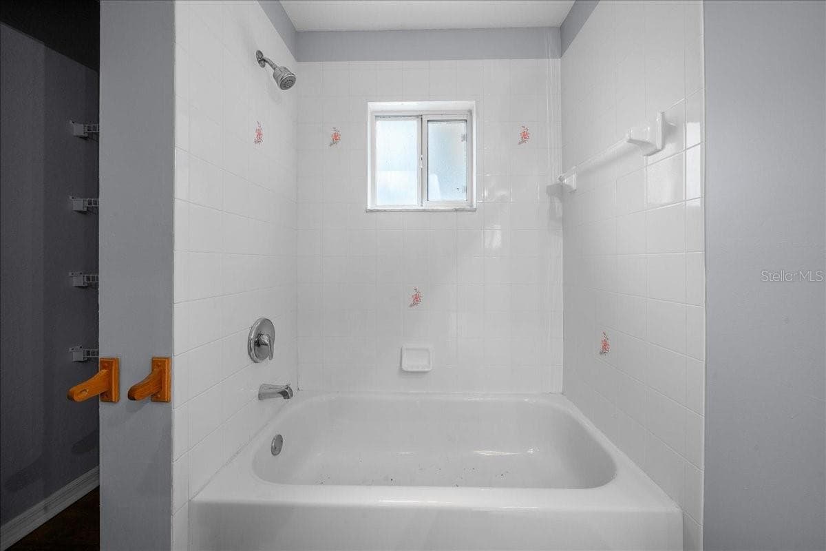 guest bath - 9912 SW 61ST CT, OCALA