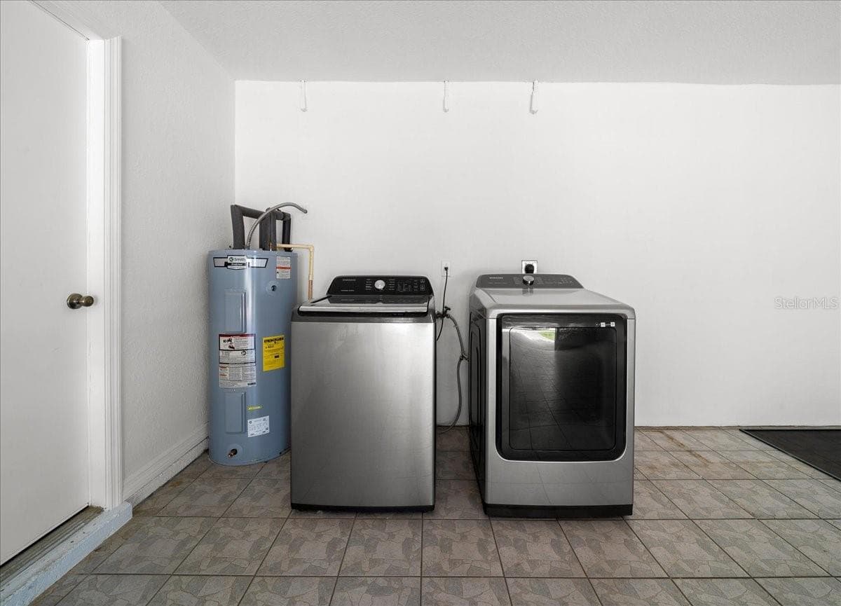 garage laundry - 9912 SW 61ST CT, OCALA