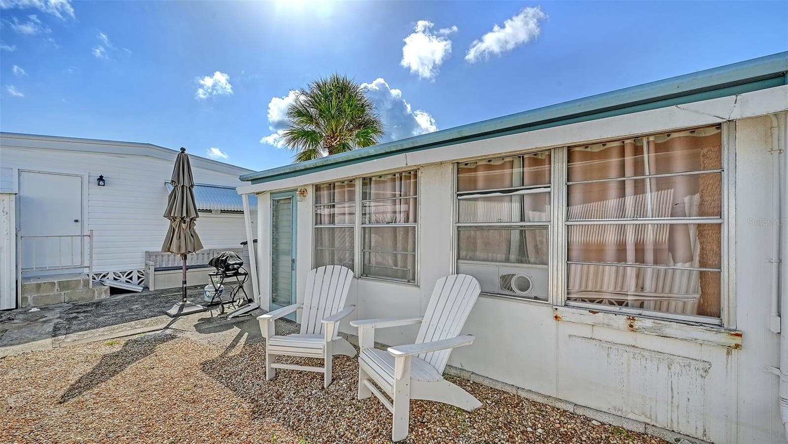 sitting area outside - 36 TWIN SHORES BLVD, LONGBOAT KEY