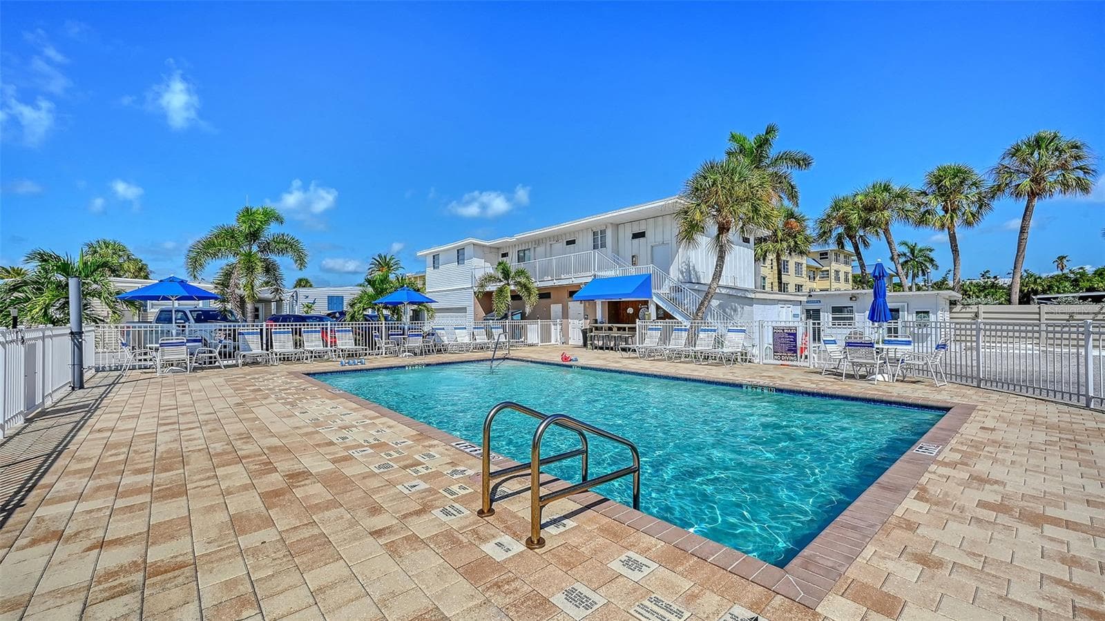 Heated pool - 36 TWIN SHORES BLVD, LONGBOAT KEY