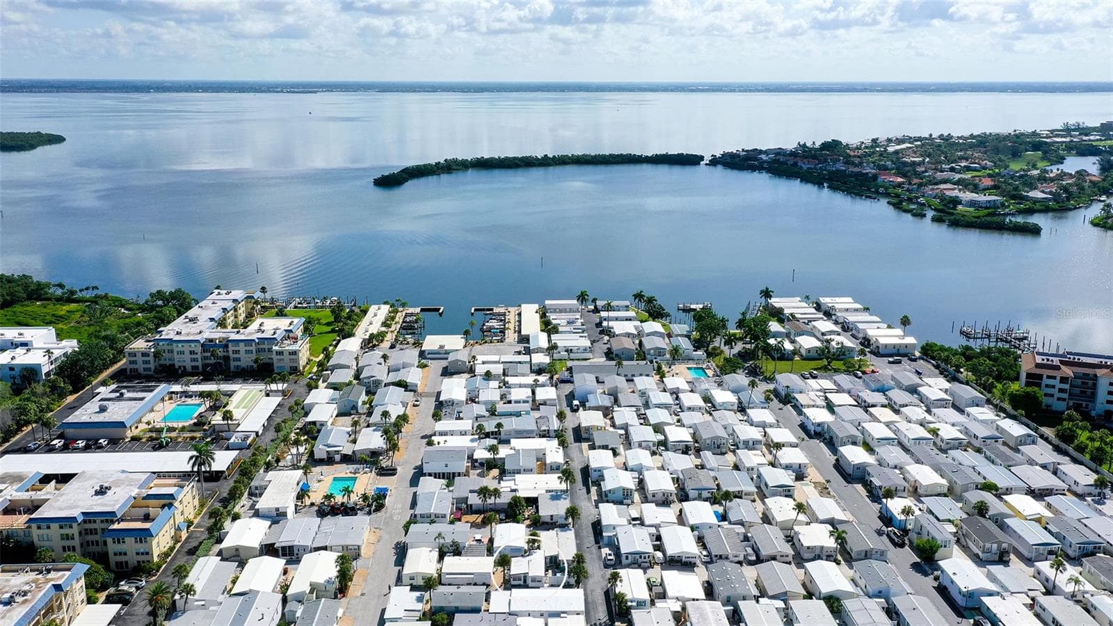 Mobile Home at 36 TWIN SHORES BLVD, LONGBOAT KEY, photo 42 of 46