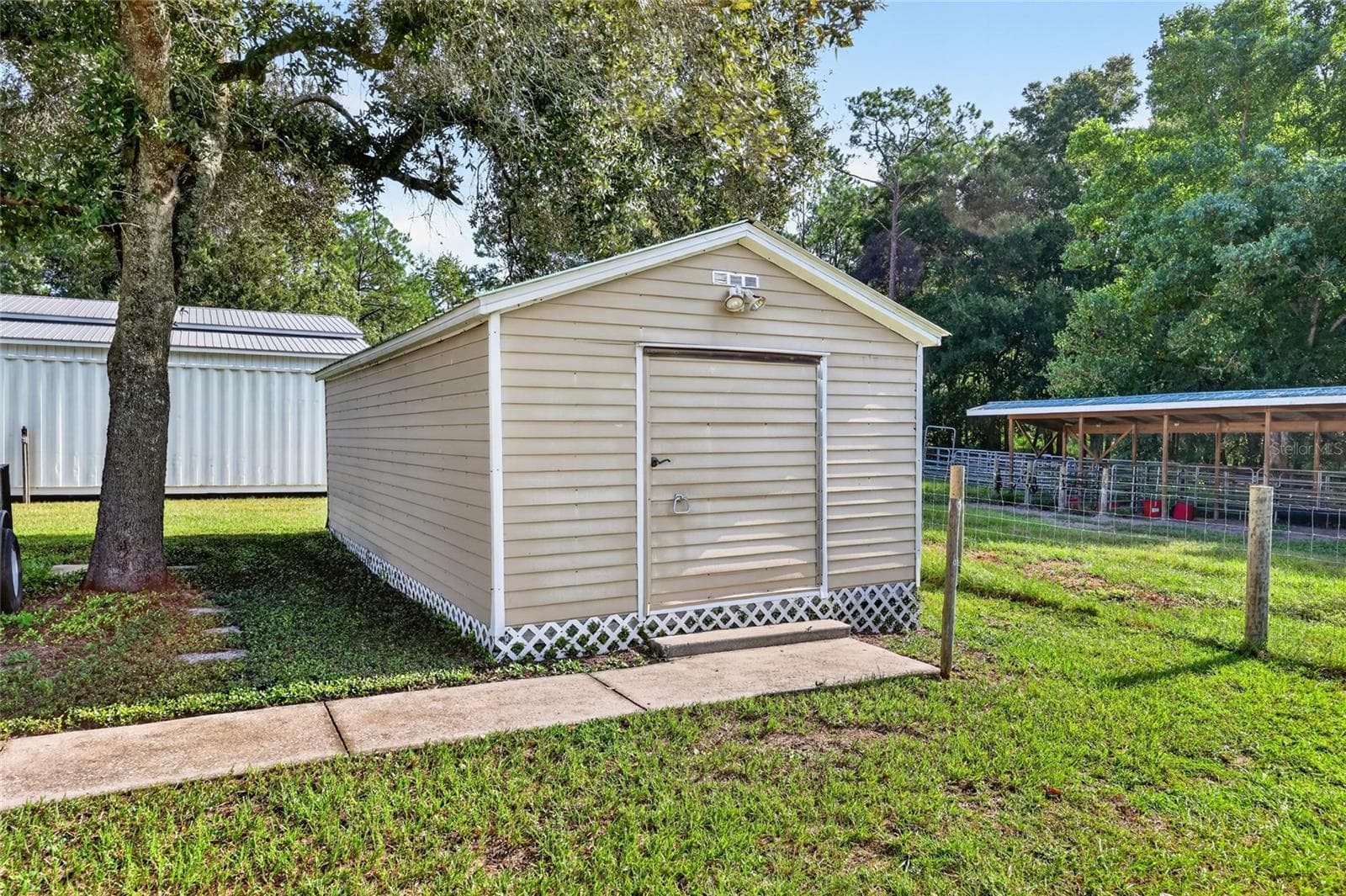 Shed with electricity - 20500 NW 27TH ST, MORRISTON