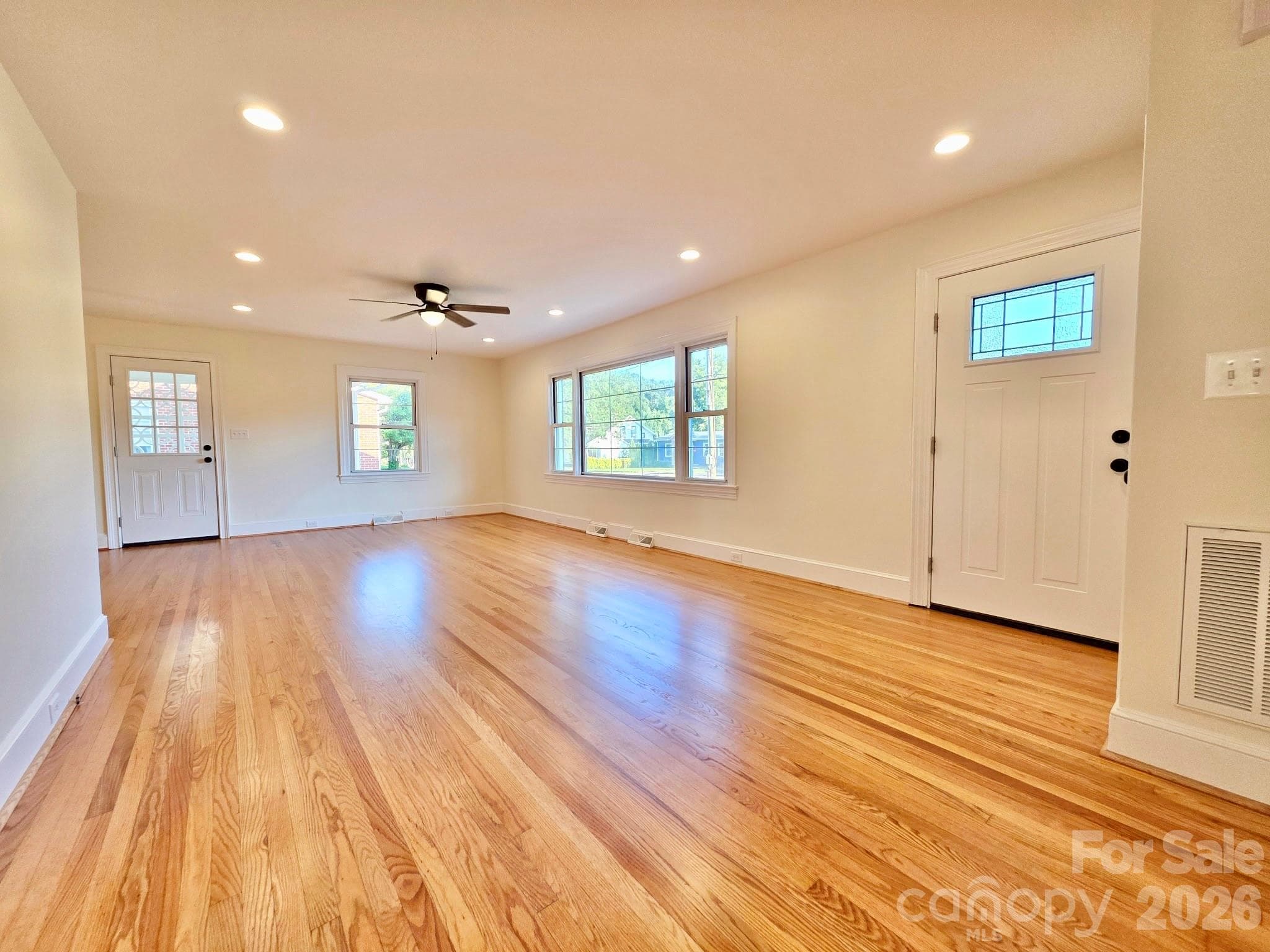 Single Family Residence at 264 3rd Avenue SW, Taylorsville, photo 4 of 36