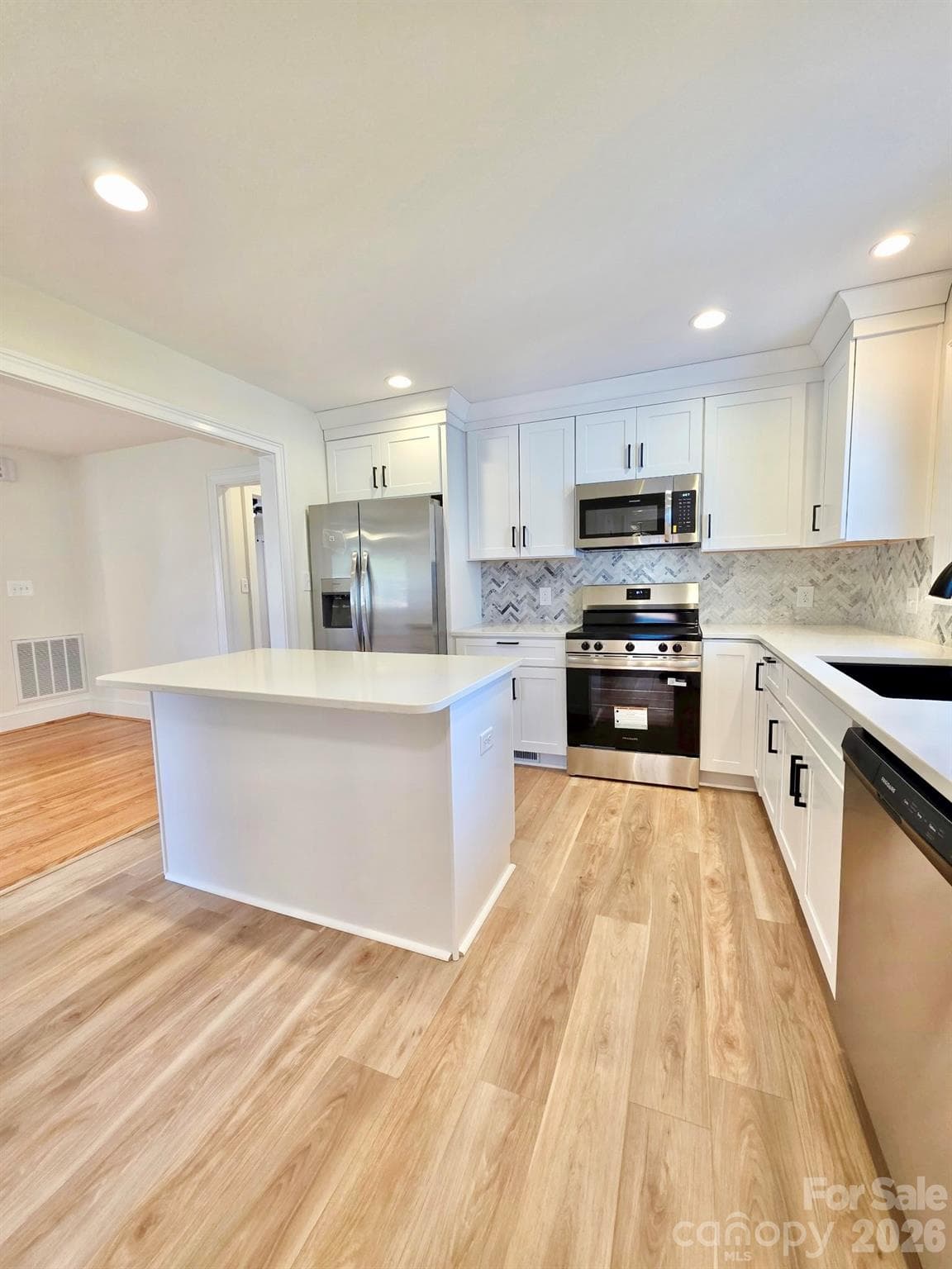 Single Family Residence at 264 3rd Avenue SW, Taylorsville, photo 7 of 36