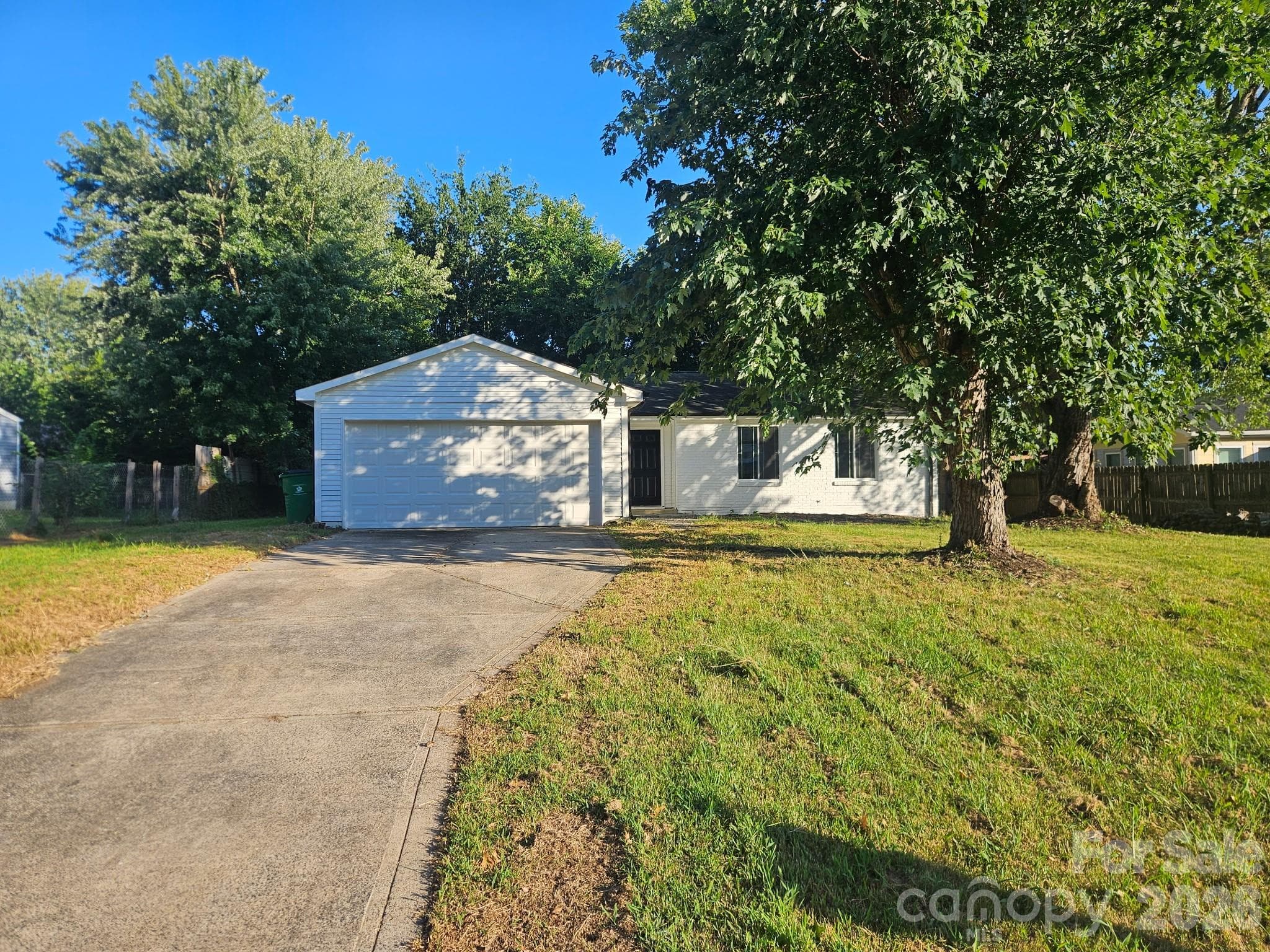 Single Family Residence at 2526 Nickelridge Court, Charlotte, photo 2 of 25