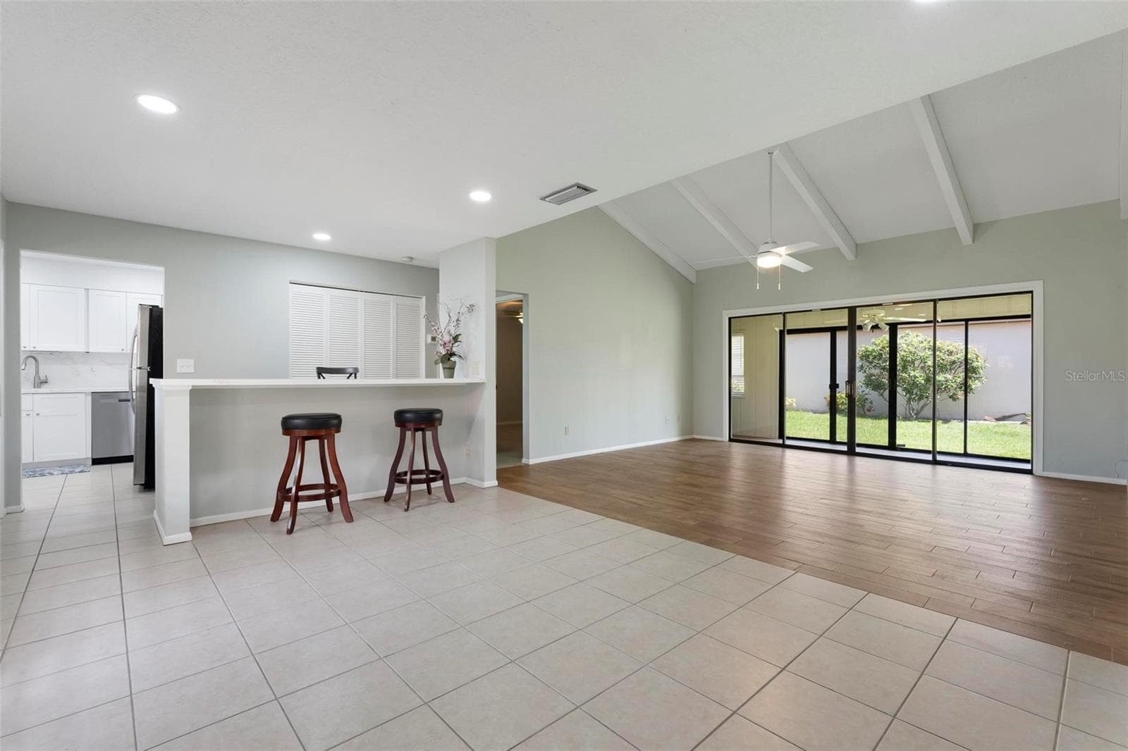 OPEN FLOOR PLAN WITH VAULTED CEILINGS IN GREAT ROOM - 6246 DRAW LN #12, SARASOTA