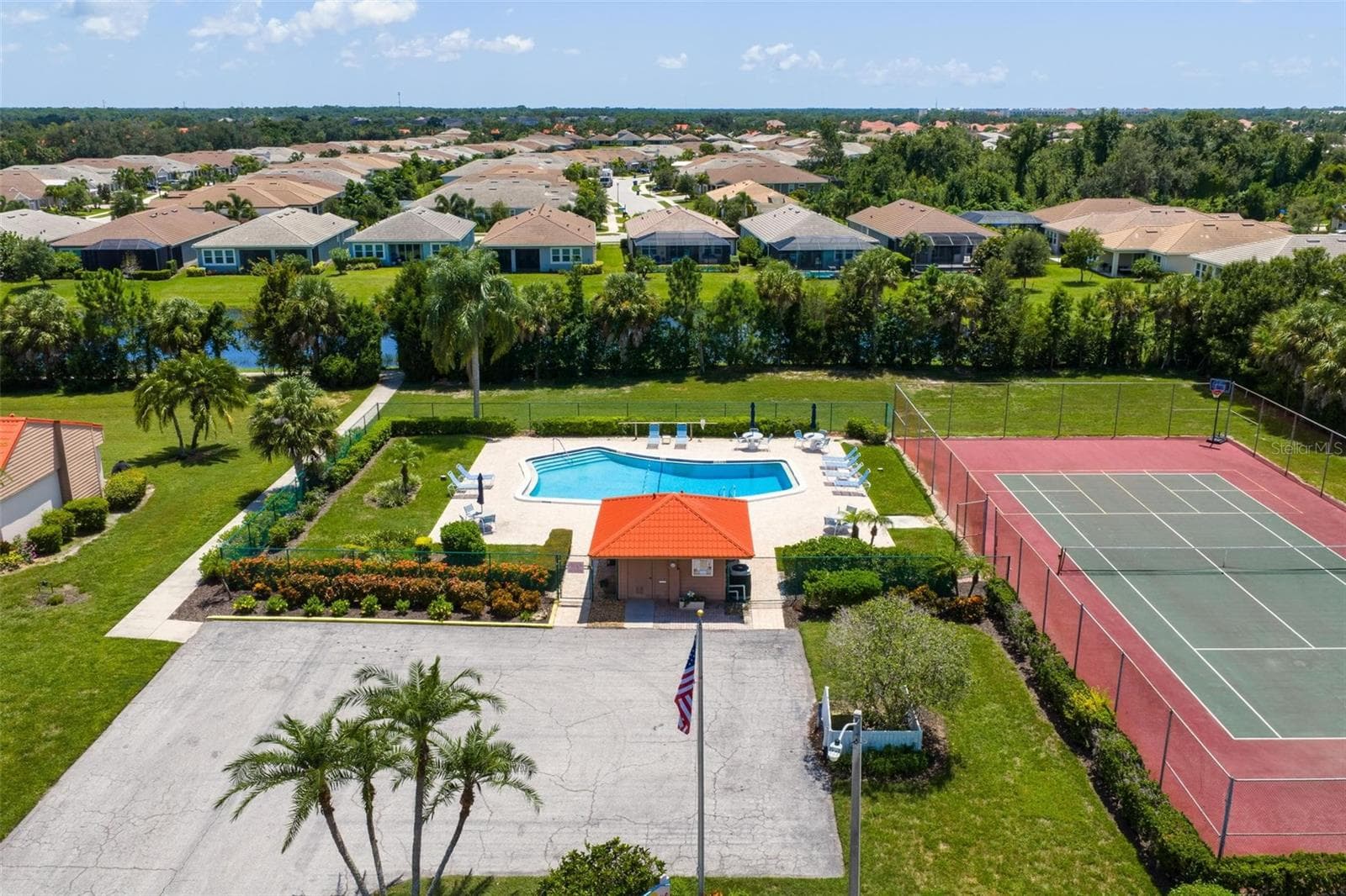 COMMUNITY POOL AND TENNIS/PICKBALL COURTS - 6246 DRAW LN #12, SARASOTA